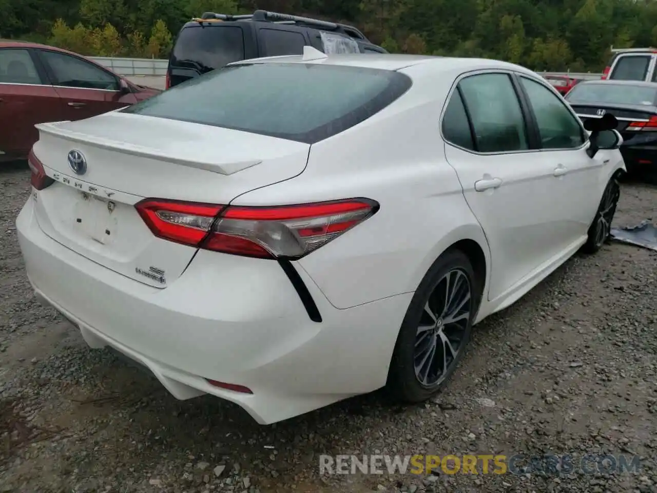 4 Photograph of a damaged car 4T1B21HK3KU513362 TOYOTA CAMRY 2019