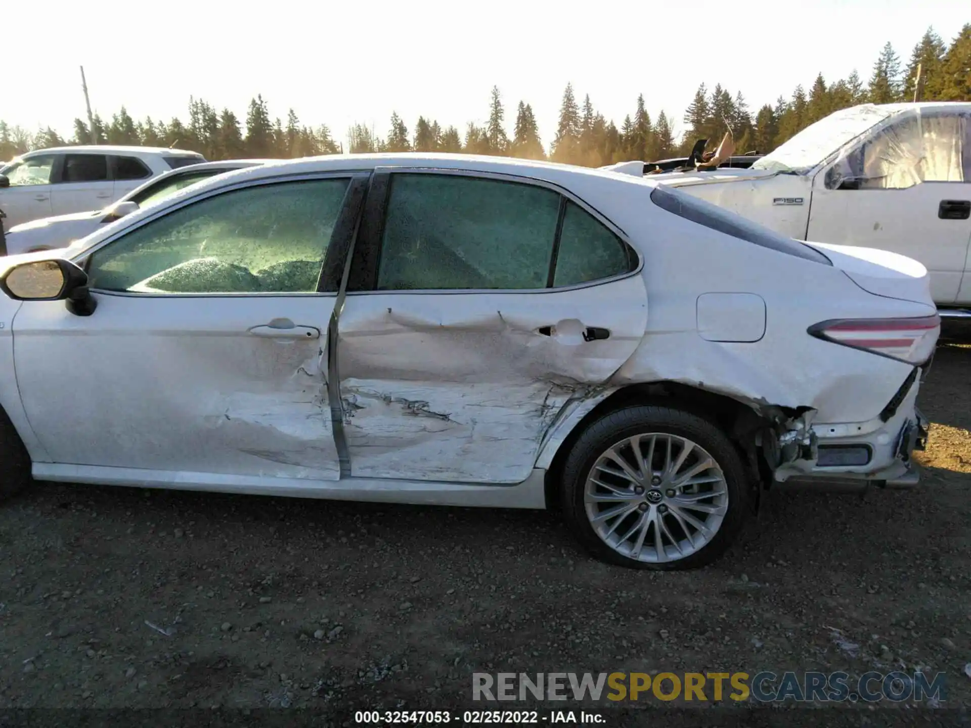 6 Photograph of a damaged car 4T1B21HK3KU514799 TOYOTA CAMRY 2019