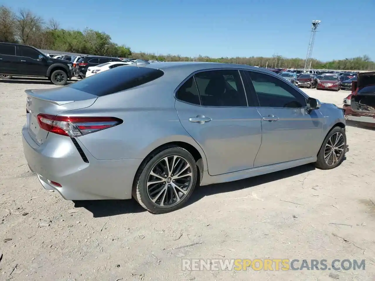 3 Photograph of a damaged car 4T1B21HK3KU517492 TOYOTA CAMRY 2019