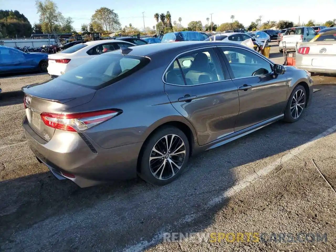 3 Photograph of a damaged car 4T1B21HK3KU517718 TOYOTA CAMRY 2019