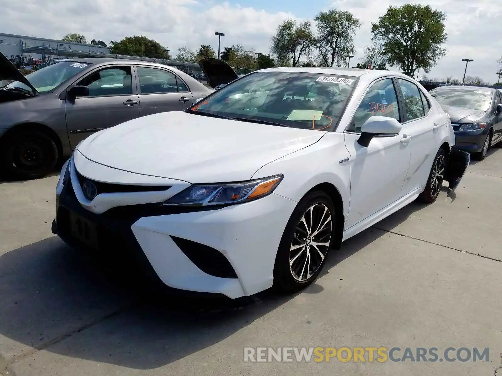 2 Photograph of a damaged car 4T1B21HK3KU517864 TOYOTA CAMRY 2019