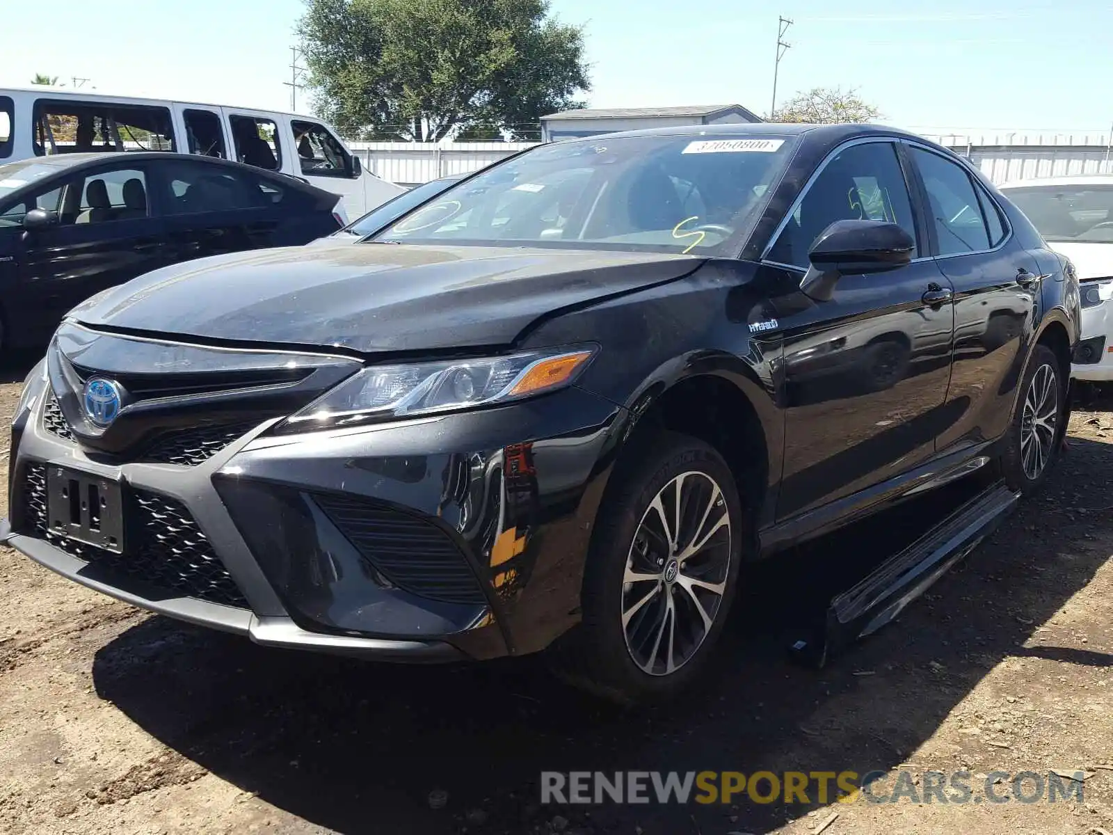 2 Photograph of a damaged car 4T1B21HK3KU521011 TOYOTA CAMRY 2019