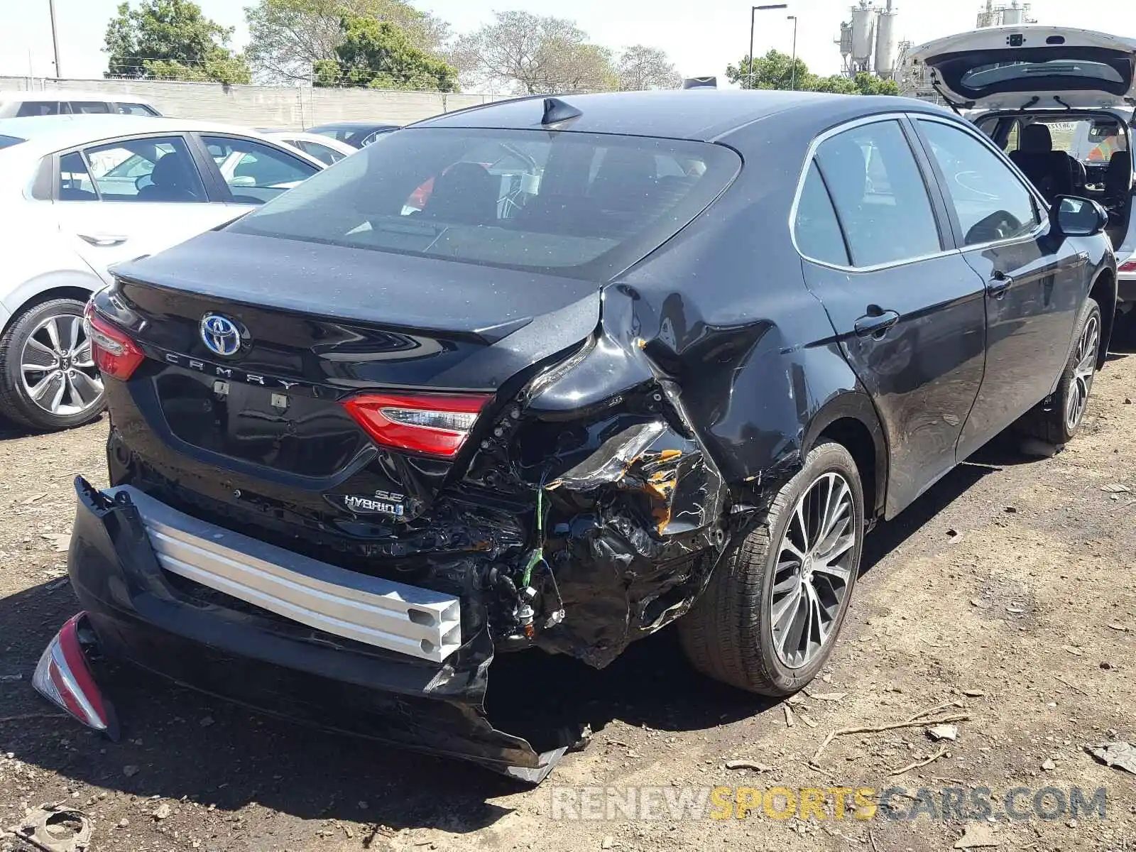 4 Photograph of a damaged car 4T1B21HK3KU521011 TOYOTA CAMRY 2019