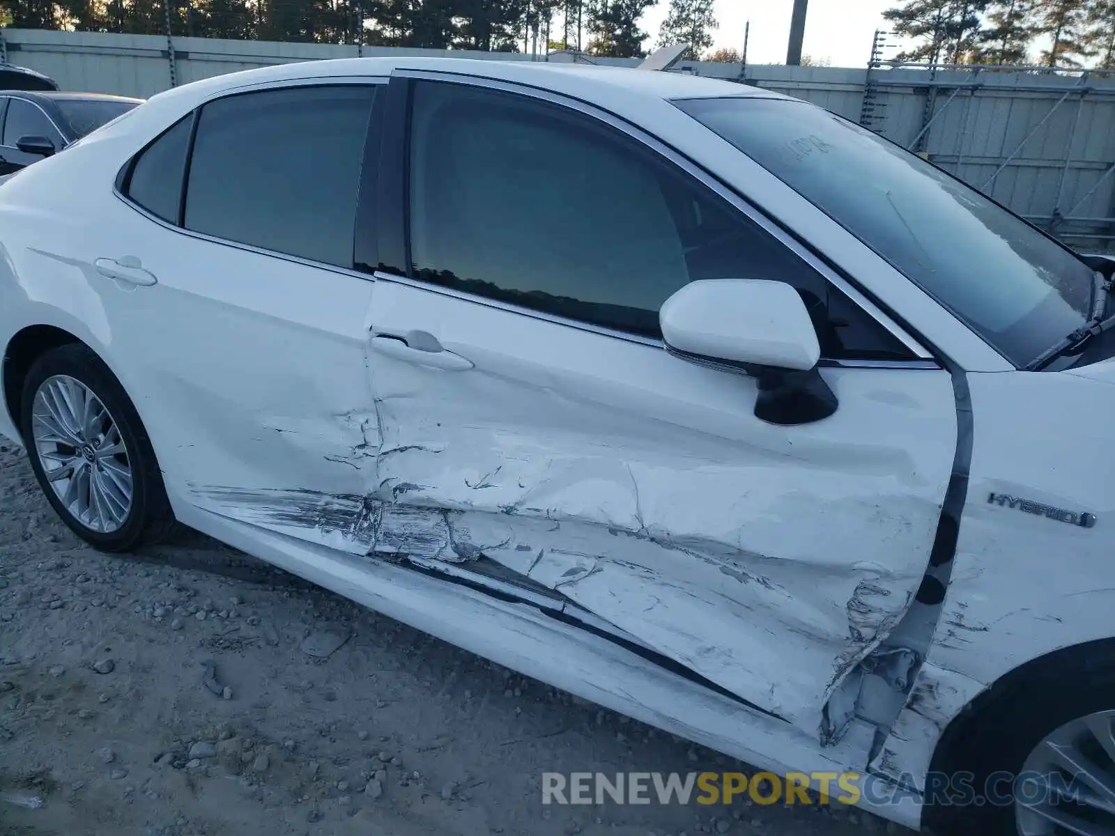 9 Photograph of a damaged car 4T1B21HK4KU010780 TOYOTA CAMRY 2019