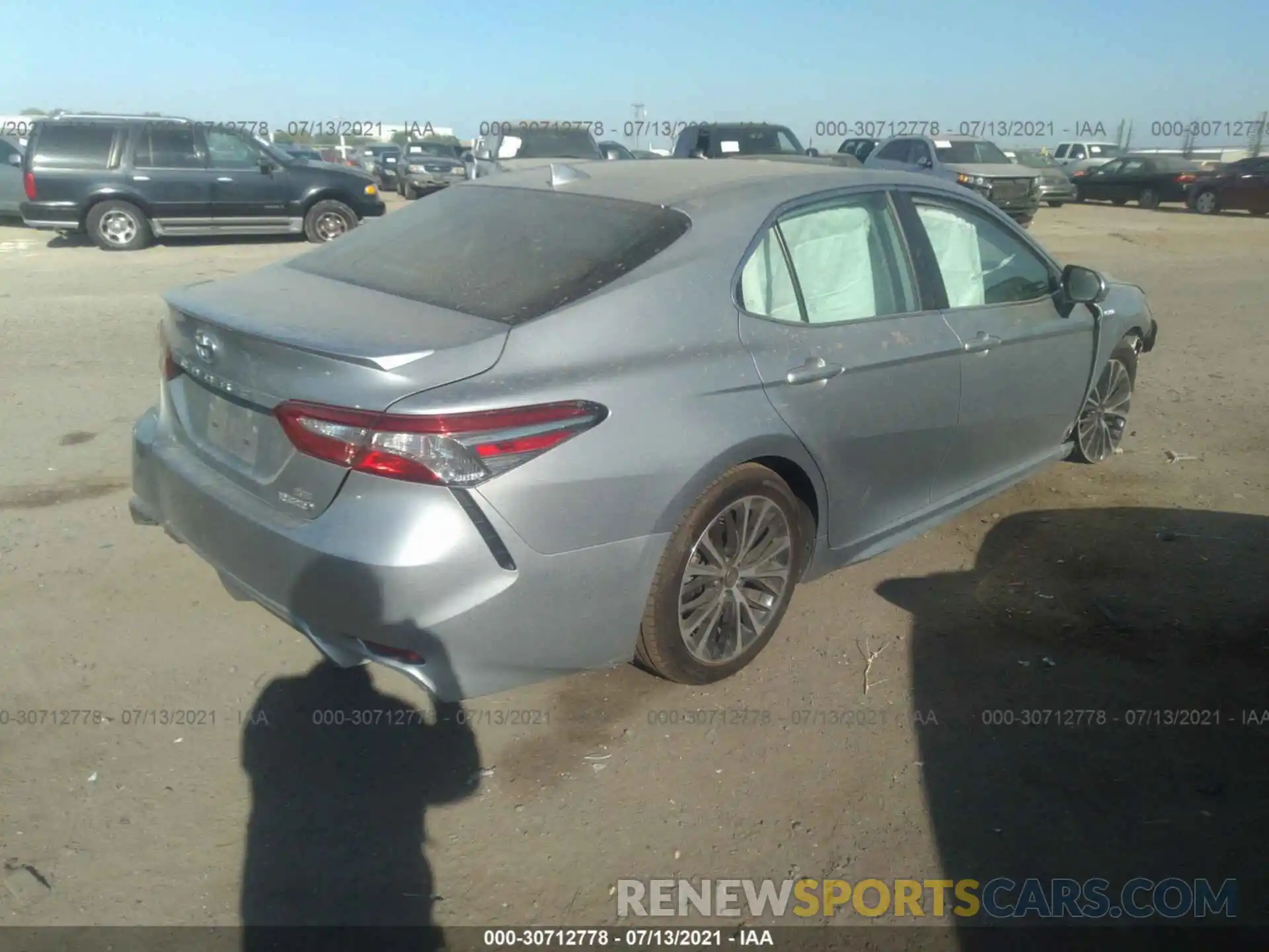 4 Фотография поврежденного автомобиля 4T1B21HK4KU011296 TOYOTA CAMRY 2019