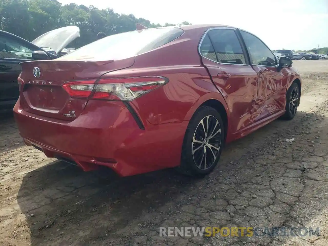 4 Photograph of a damaged car 4T1B21HK4KU011315 TOYOTA CAMRY 2019