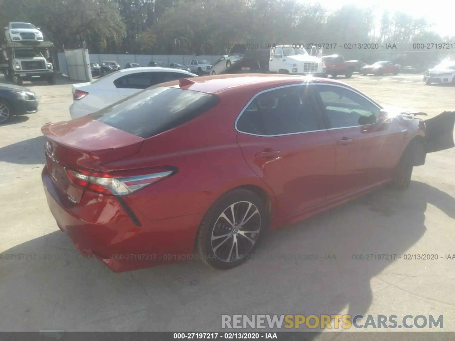 4 Photograph of a damaged car 4T1B21HK4KU011847 TOYOTA CAMRY 2019