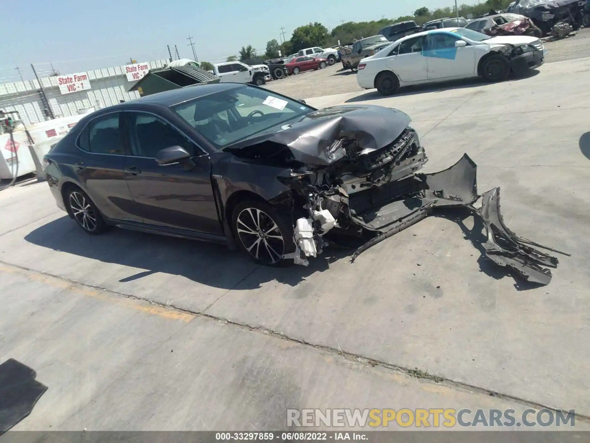 1 Photograph of a damaged car 4T1B21HK4KU511460 TOYOTA CAMRY 2019