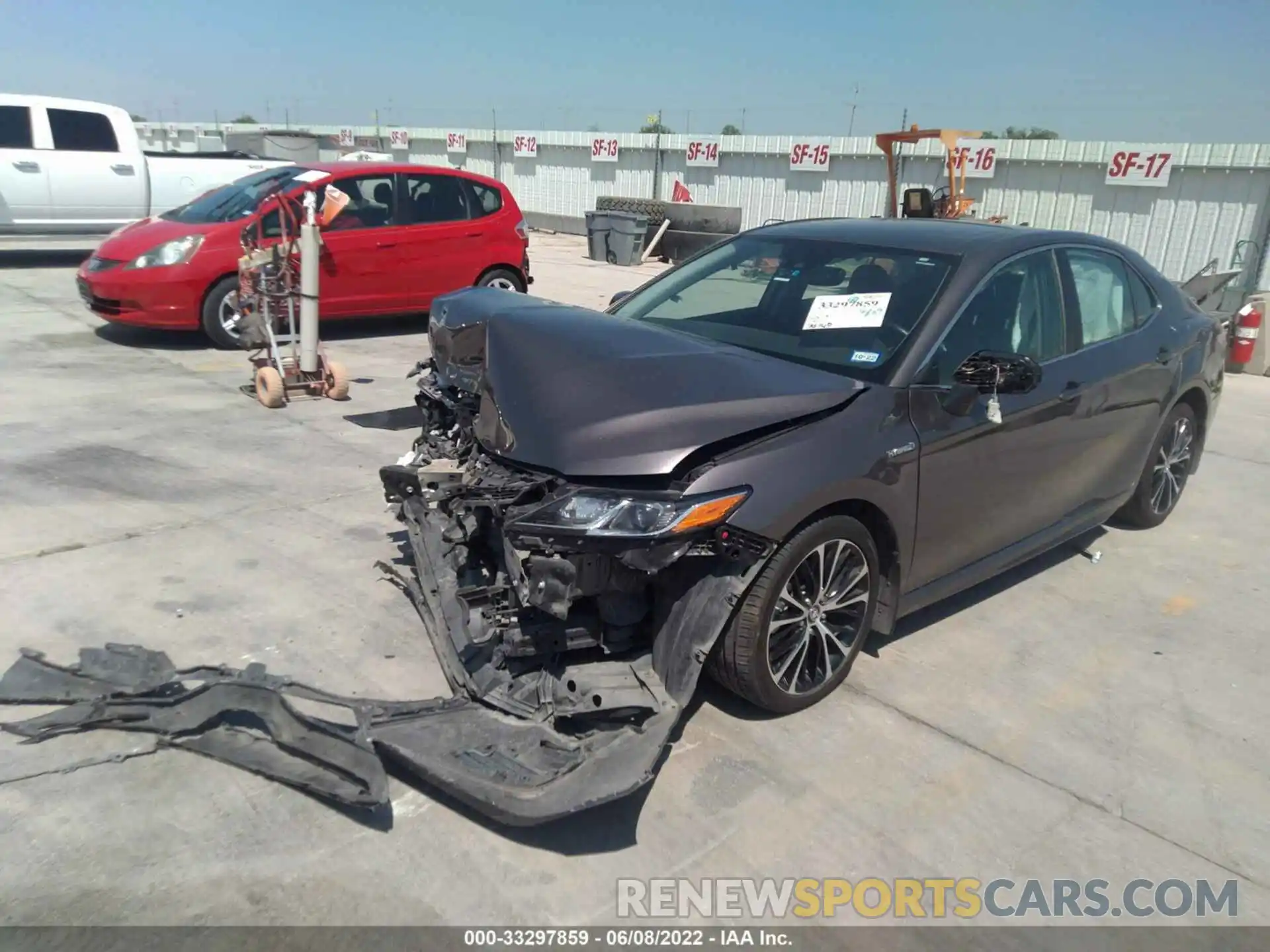 2 Photograph of a damaged car 4T1B21HK4KU511460 TOYOTA CAMRY 2019