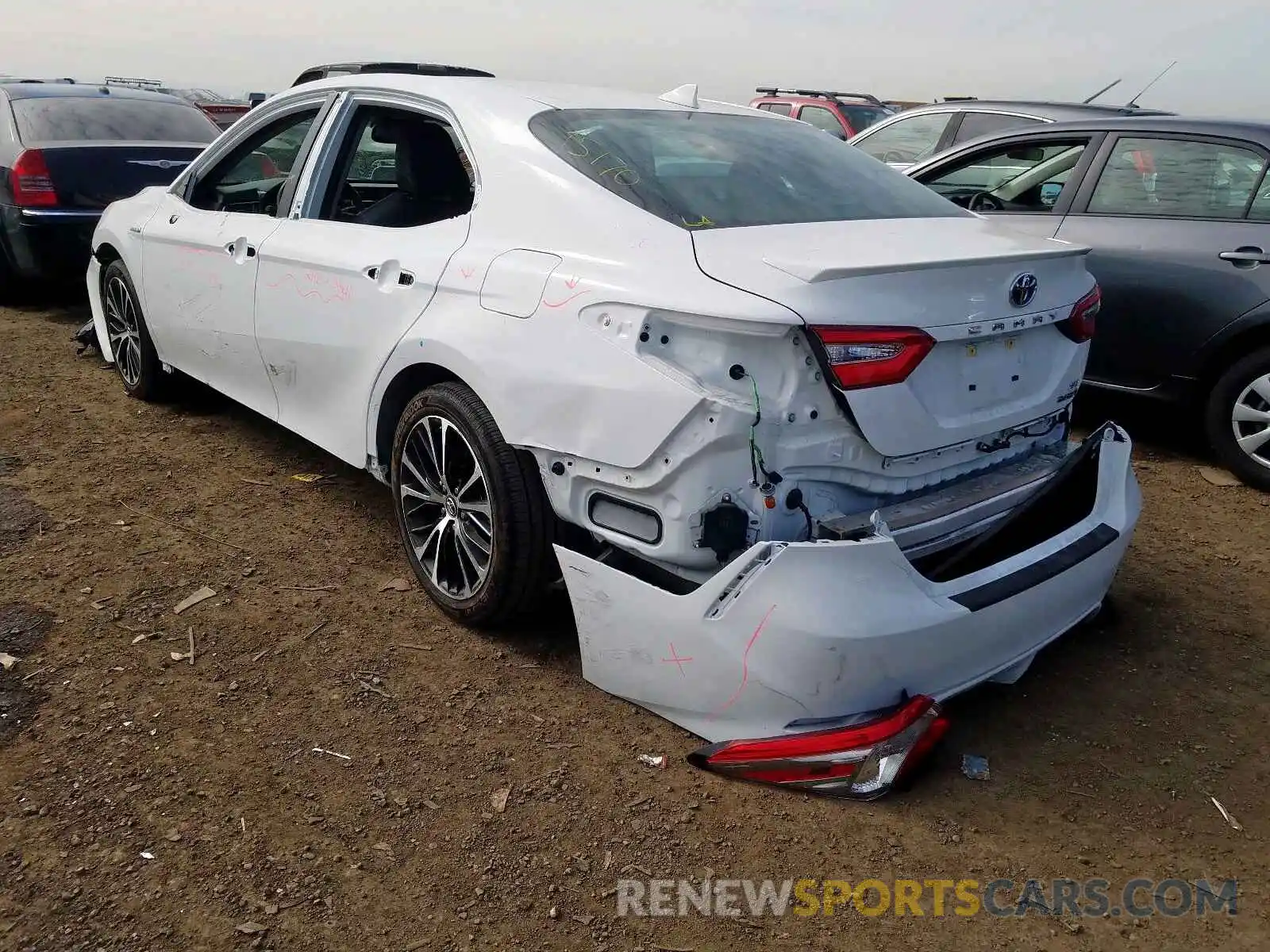 3 Photograph of a damaged car 4T1B21HK4KU511636 TOYOTA CAMRY 2019