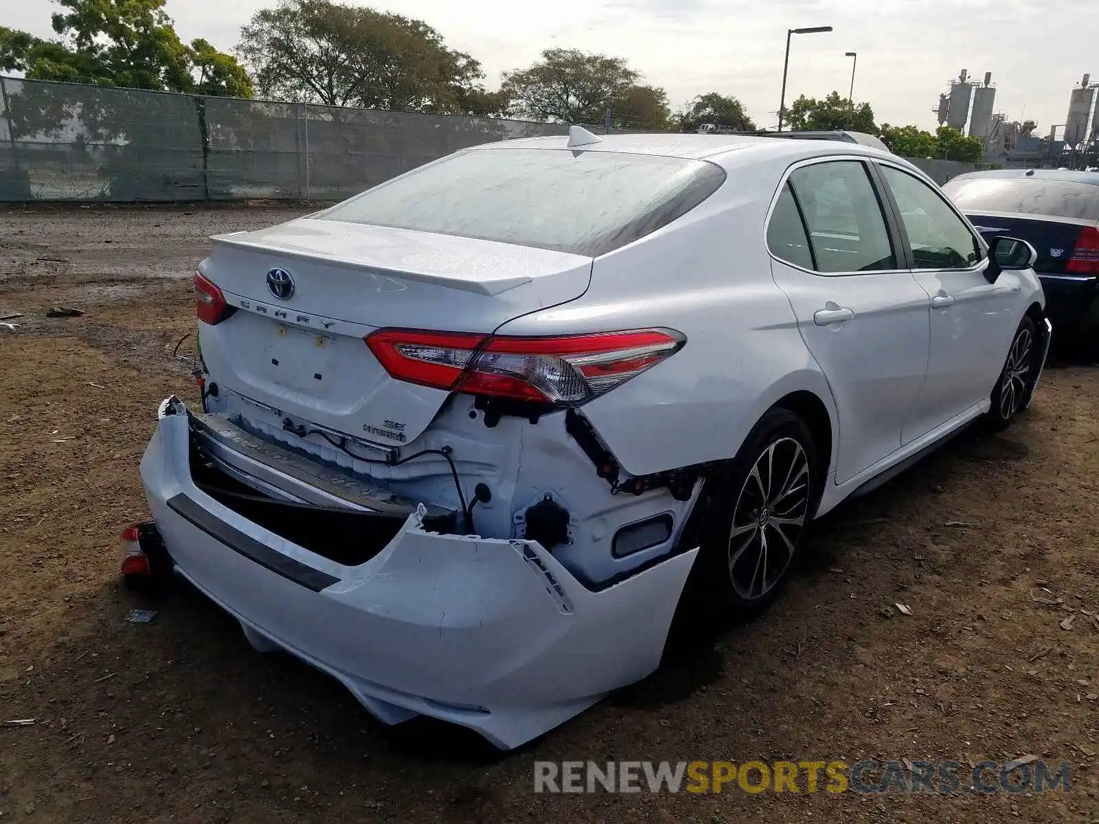 4 Photograph of a damaged car 4T1B21HK4KU511636 TOYOTA CAMRY 2019