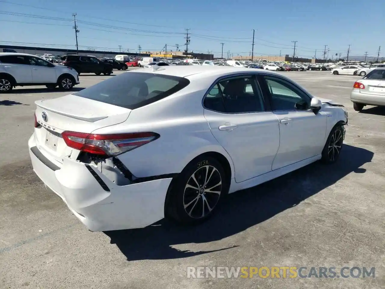 4 Photograph of a damaged car 4T1B21HK4KU513032 TOYOTA CAMRY 2019