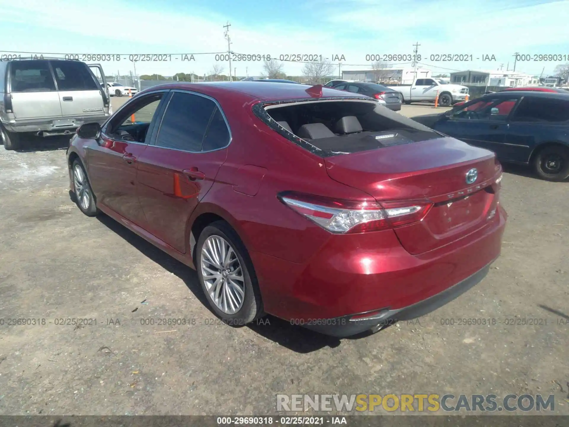 3 Photograph of a damaged car 4T1B21HK4KU513211 TOYOTA CAMRY 2019