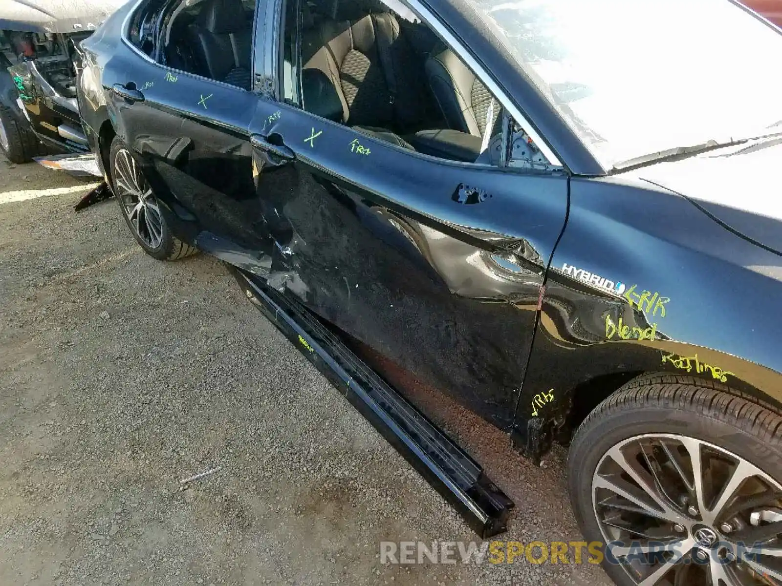 9 Photograph of a damaged car 4T1B21HK4KU513273 TOYOTA CAMRY 2019