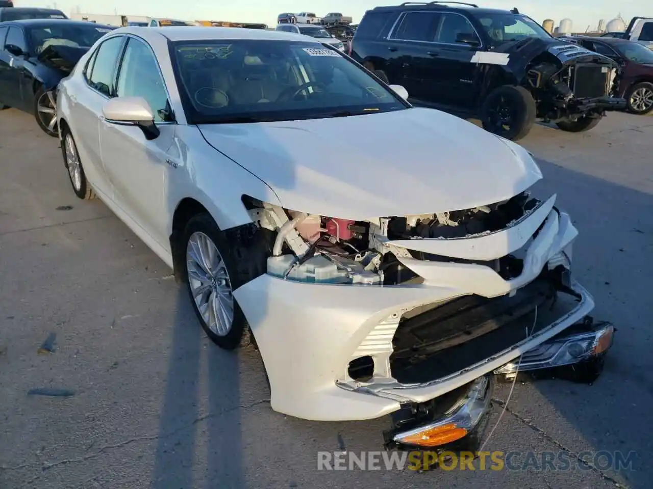 1 Photograph of a damaged car 4T1B21HK4KU513810 TOYOTA CAMRY 2019