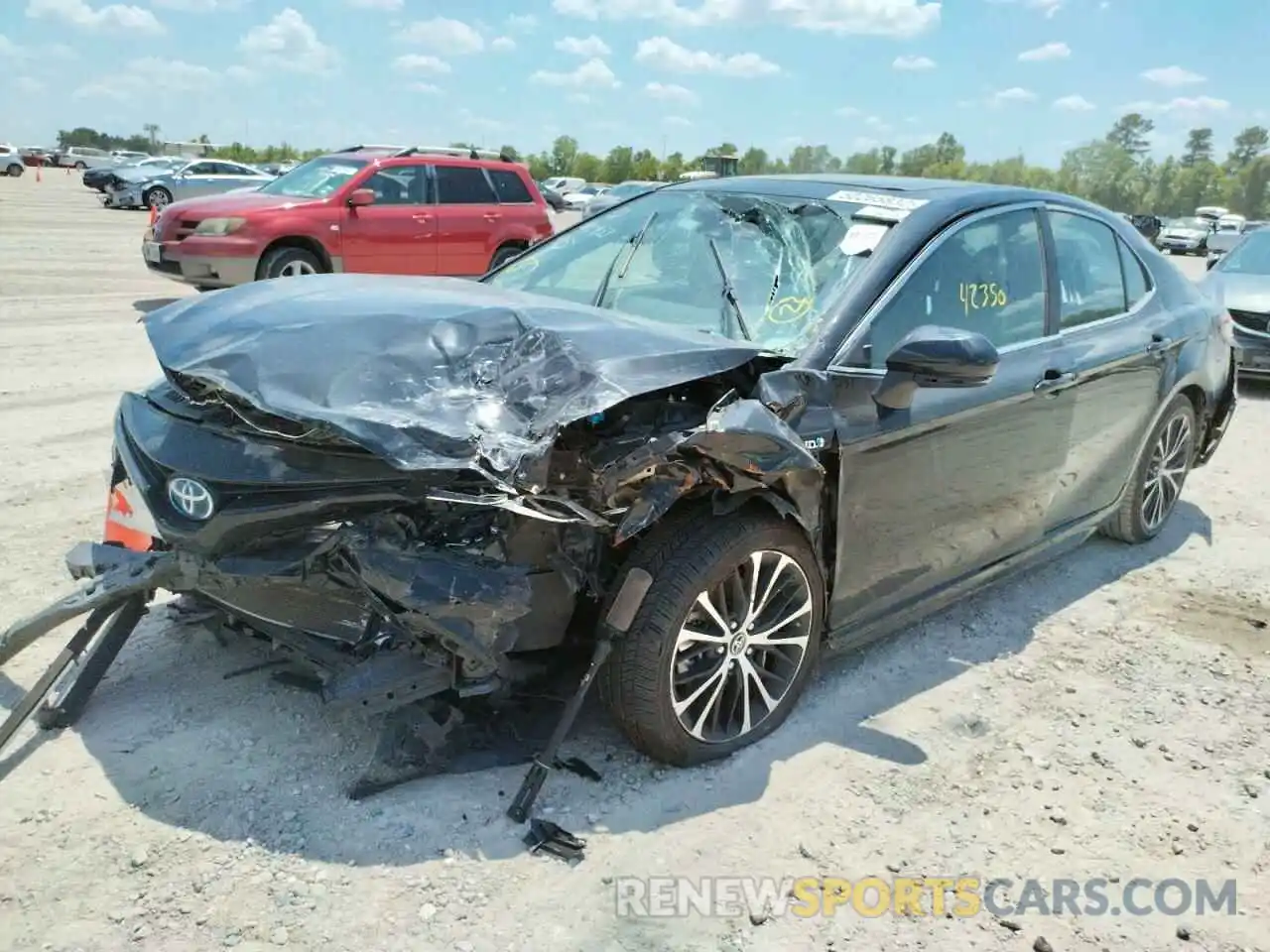 2 Photograph of a damaged car 4T1B21HK4KU517811 TOYOTA CAMRY 2019