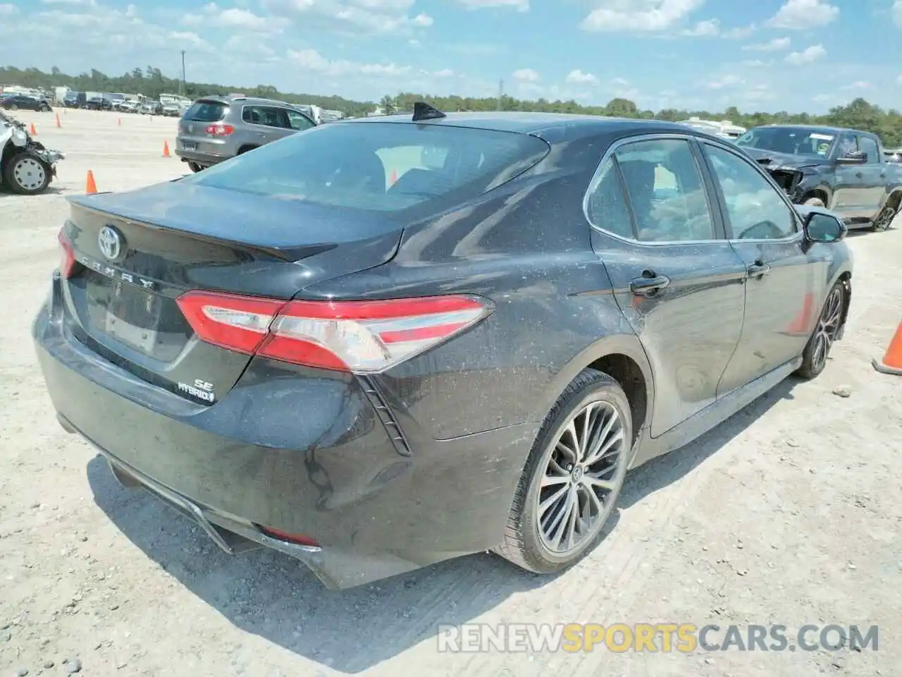 4 Photograph of a damaged car 4T1B21HK4KU517811 TOYOTA CAMRY 2019