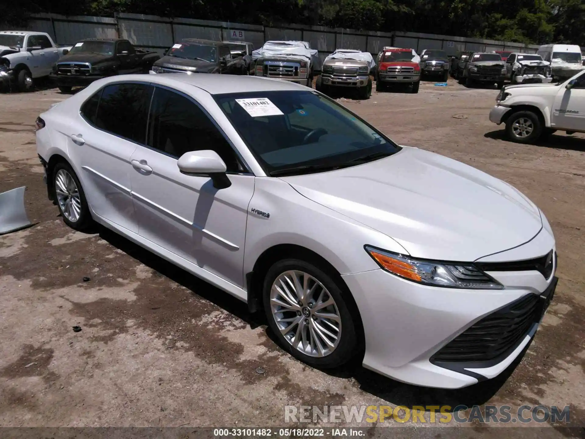 1 Photograph of a damaged car 4T1B21HK4KU518392 TOYOTA CAMRY 2019