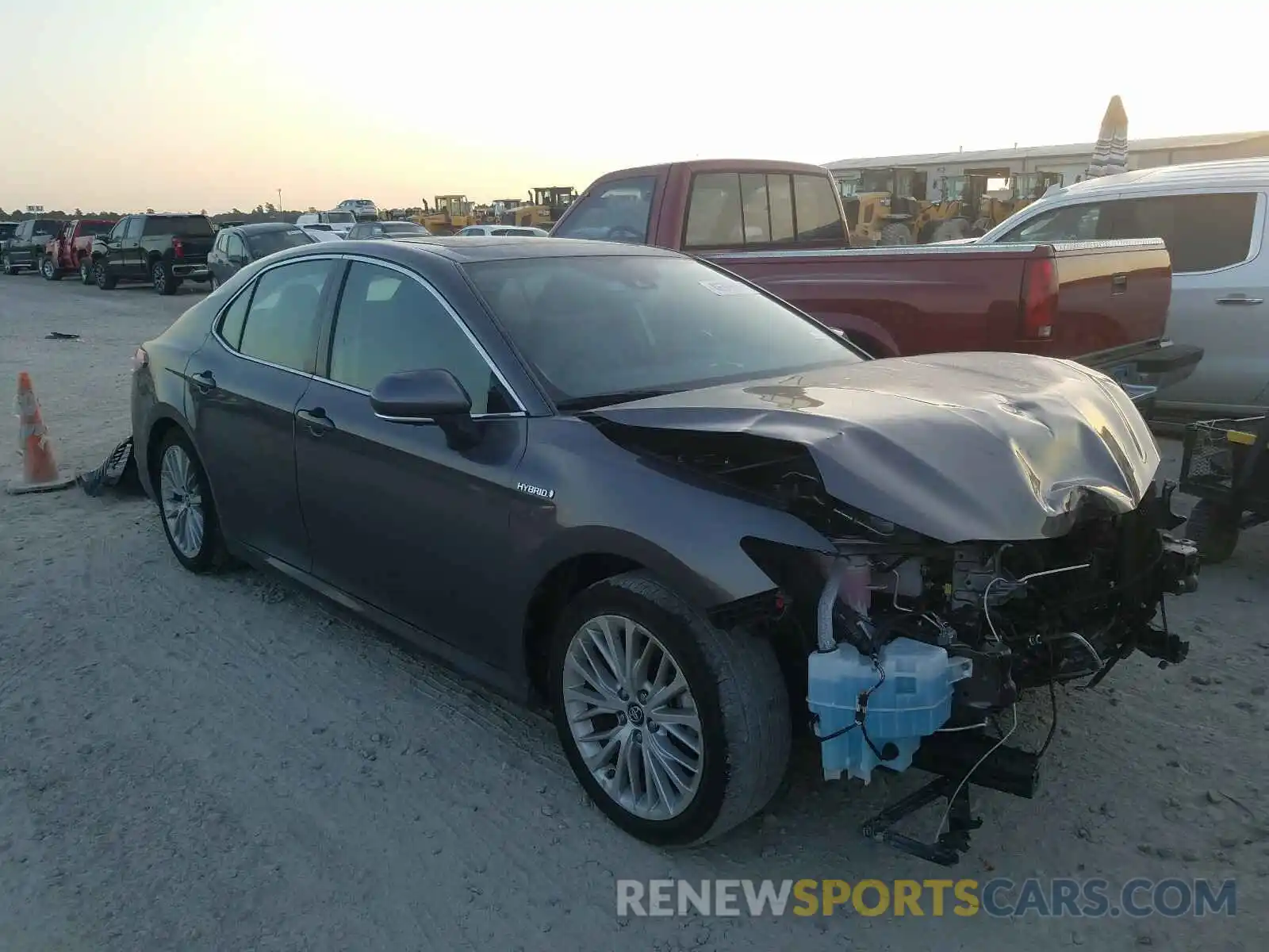 1 Photograph of a damaged car 4T1B21HK4KU518943 TOYOTA CAMRY 2019