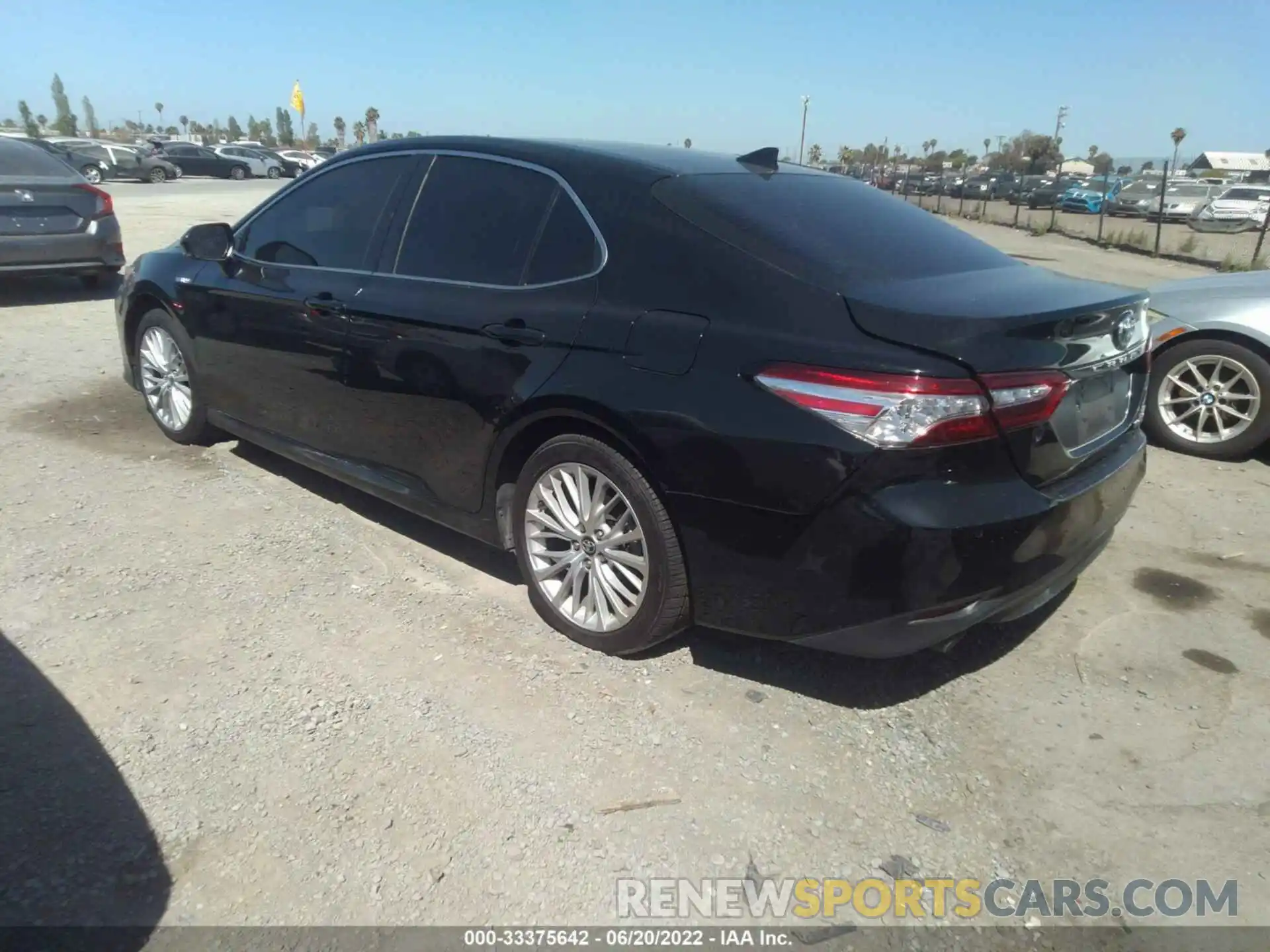 3 Фотография поврежденного автомобиля 4T1B21HK4KU521583 TOYOTA CAMRY 2019