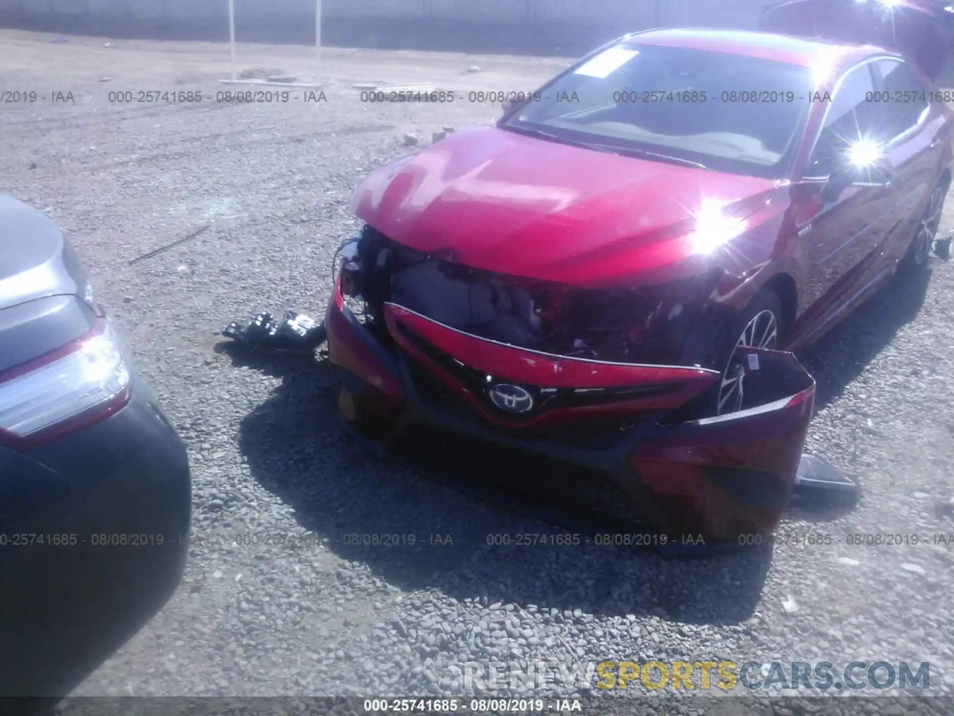 6 Photograph of a damaged car 4T1B21HK5KU012781 TOYOTA CAMRY 2019