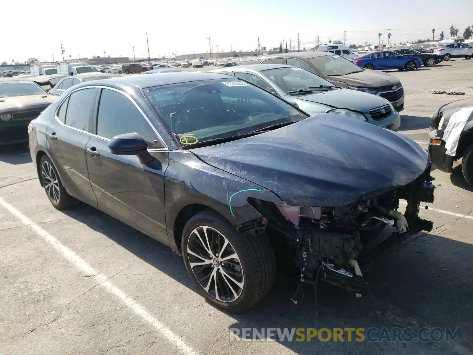 1 Photograph of a damaged car 4T1B21HK5KU013672 TOYOTA CAMRY 2019