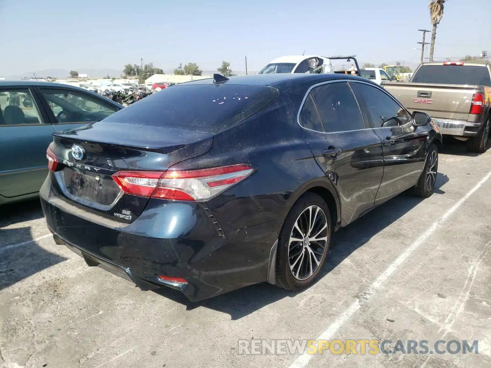 4 Photograph of a damaged car 4T1B21HK5KU013672 TOYOTA CAMRY 2019