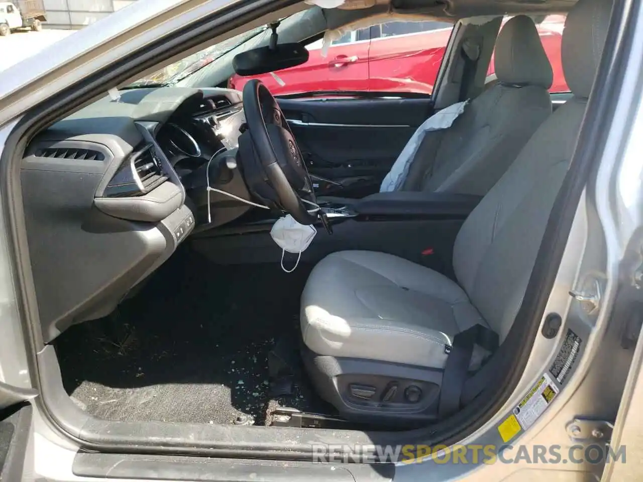 5 Photograph of a damaged car 4T1B21HK5KU013770 TOYOTA CAMRY 2019