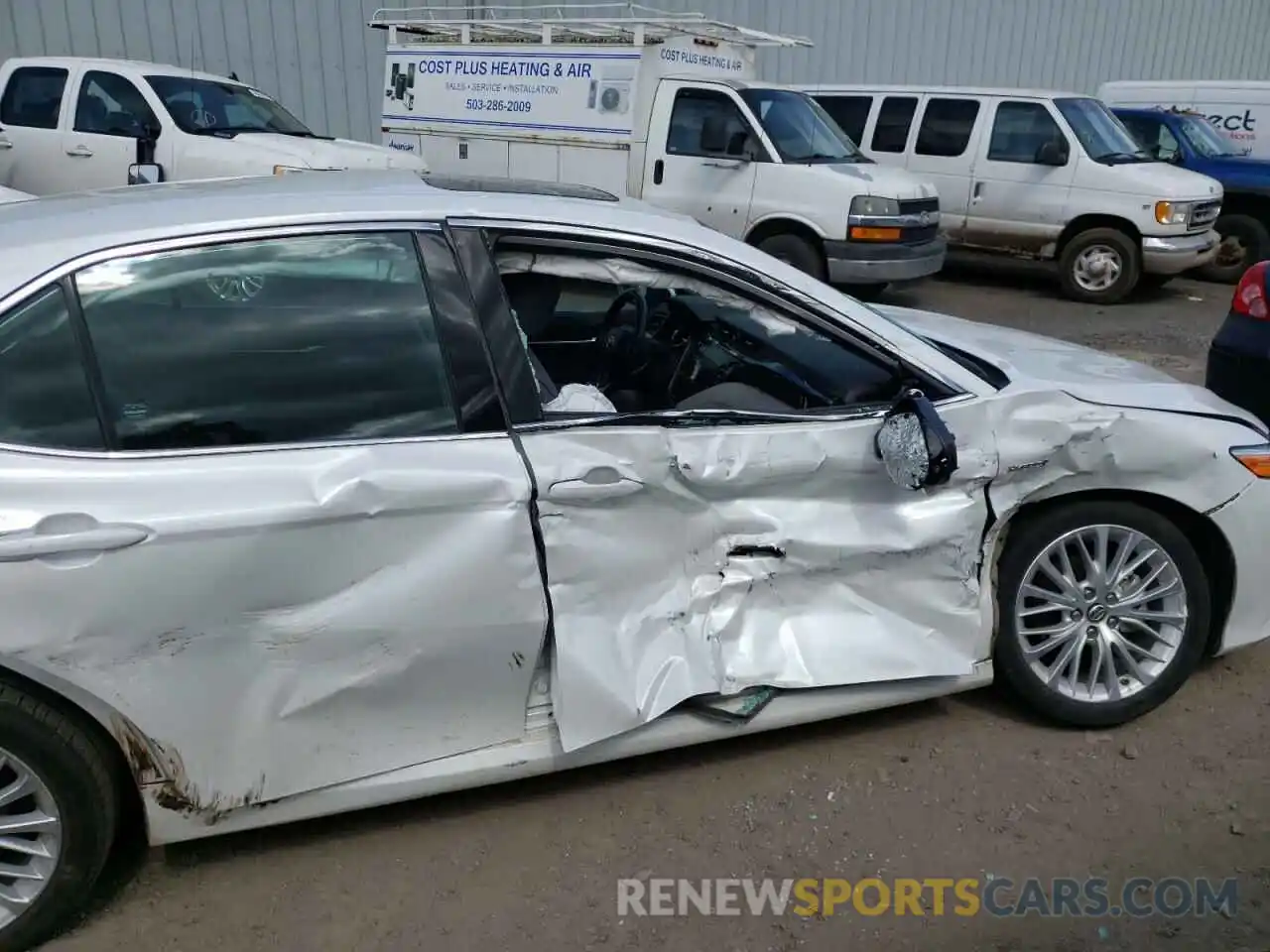 9 Photograph of a damaged car 4T1B21HK5KU512262 TOYOTA CAMRY 2019