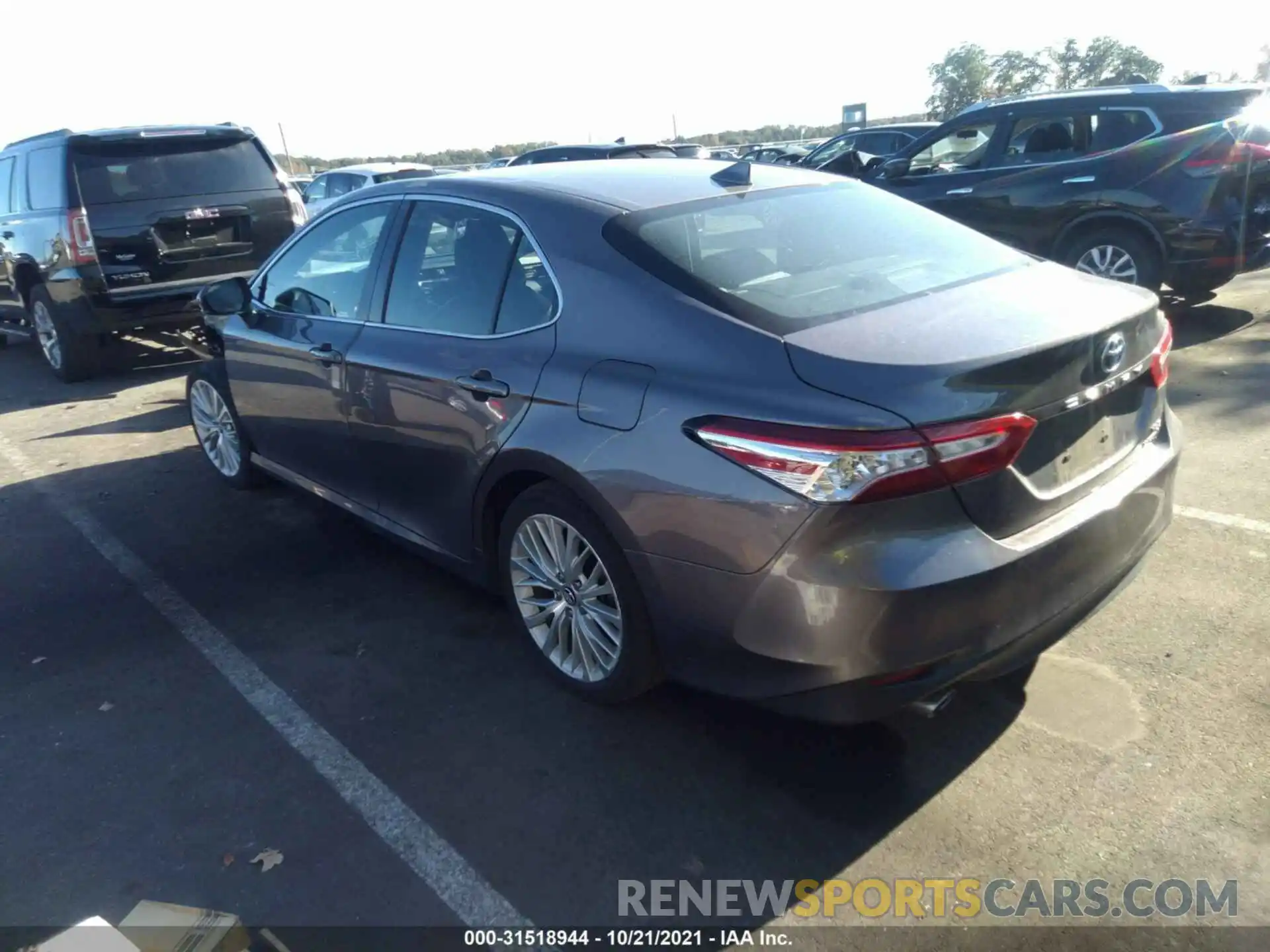 3 Photograph of a damaged car 4T1B21HK5KU512892 TOYOTA CAMRY 2019