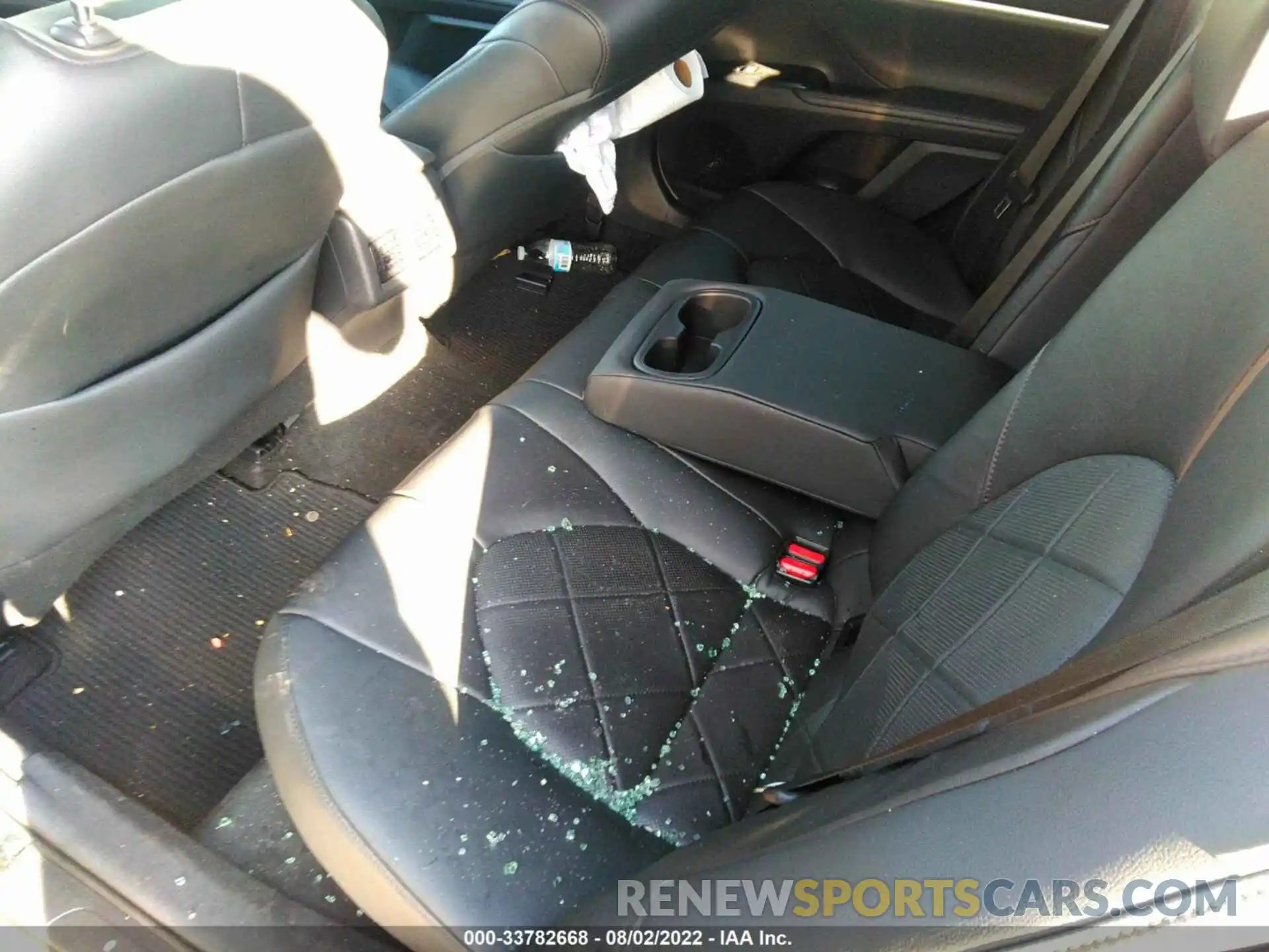 8 Photograph of a damaged car 4T1B21HK5KU517445 TOYOTA CAMRY 2019