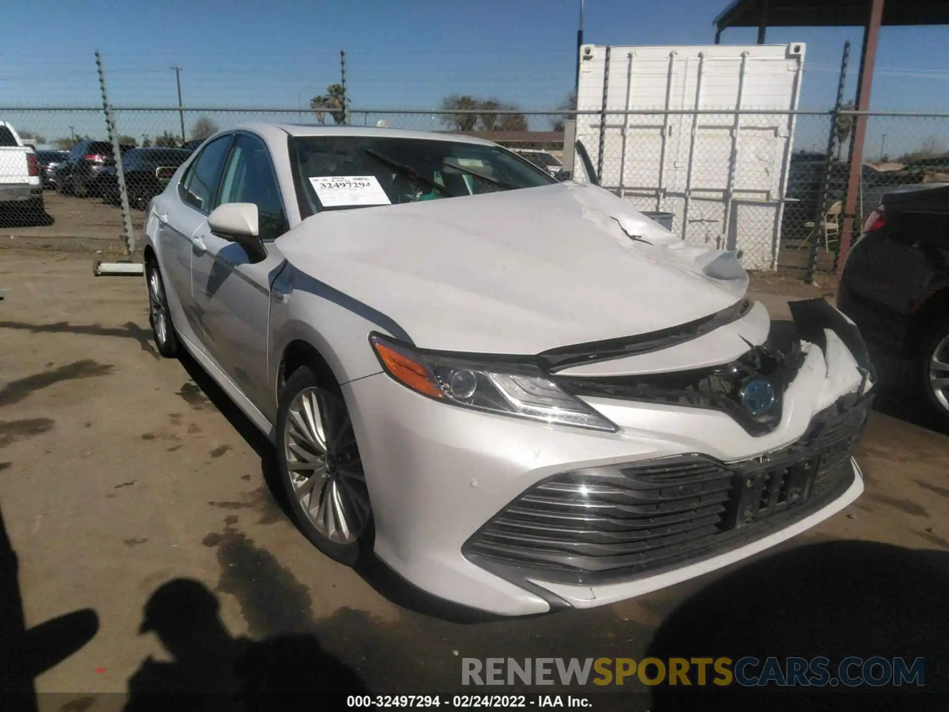 1 Photograph of a damaged car 4T1B21HK5KU520247 TOYOTA CAMRY 2019