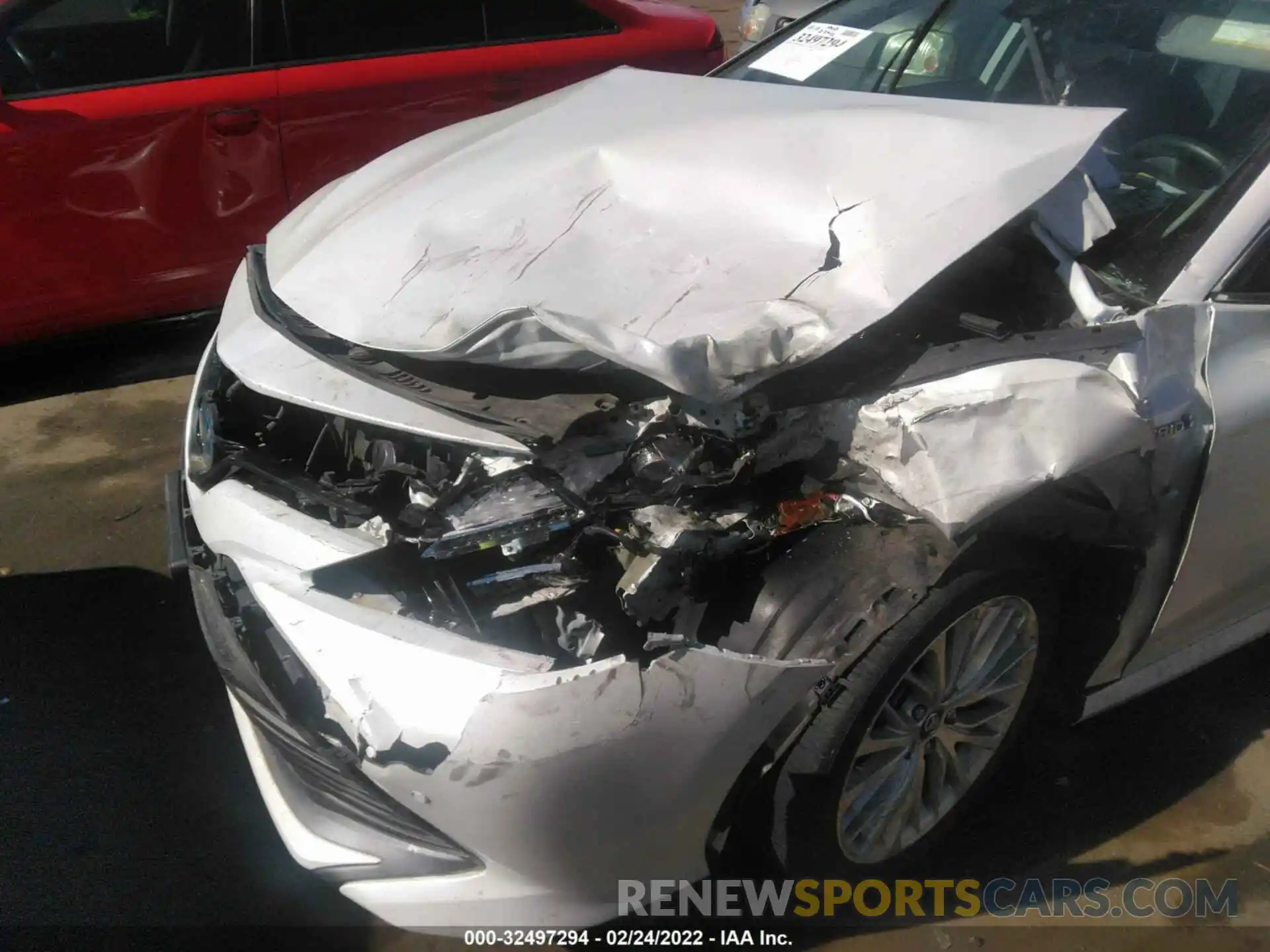 6 Photograph of a damaged car 4T1B21HK5KU520247 TOYOTA CAMRY 2019