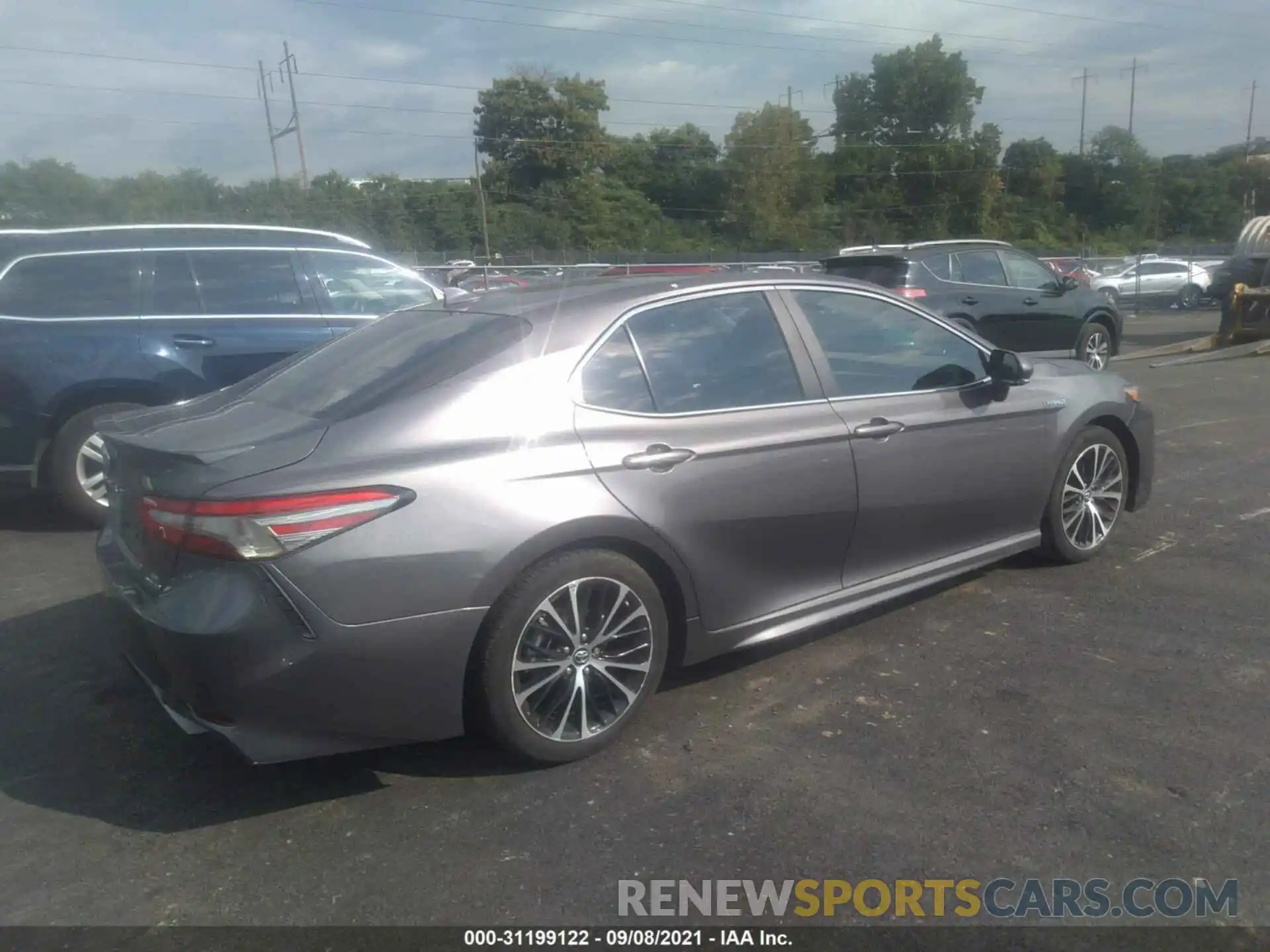 4 Photograph of a damaged car 4T1B21HK5KU521186 TOYOTA CAMRY 2019