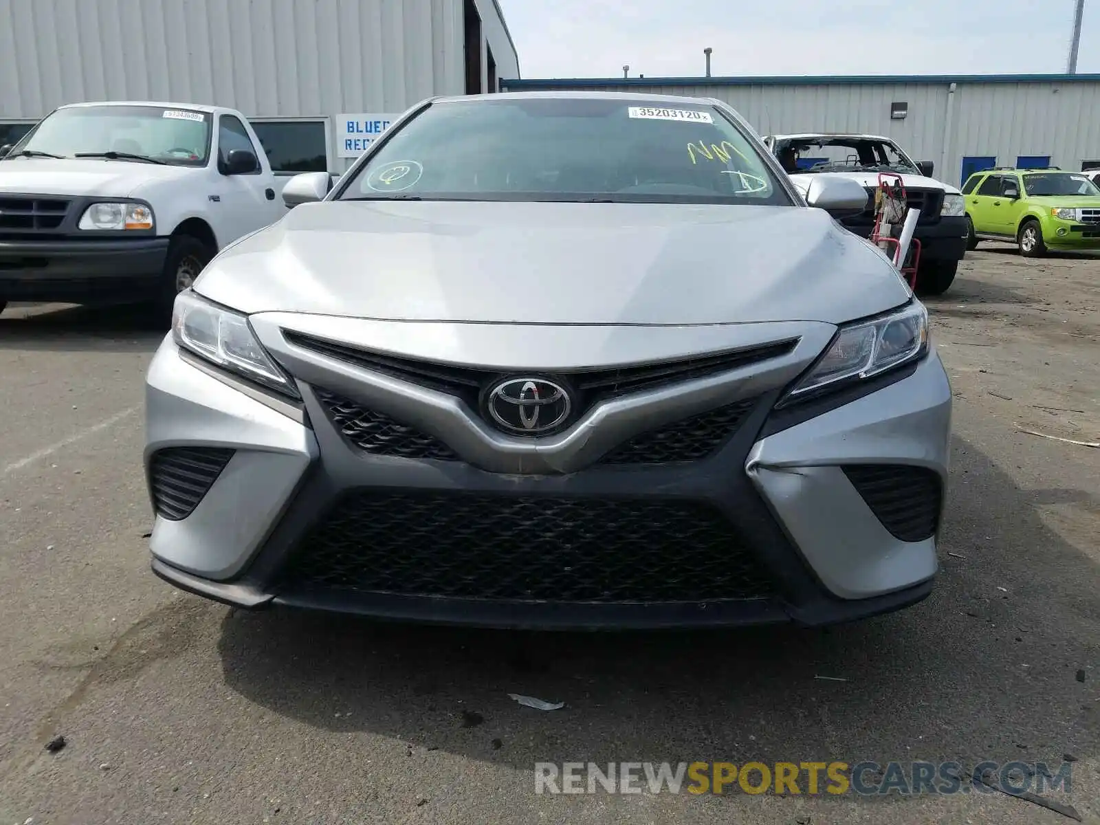 10 Photograph of a damaged car 4T1B21HK5KU944026 TOYOTA CAMRY 2019