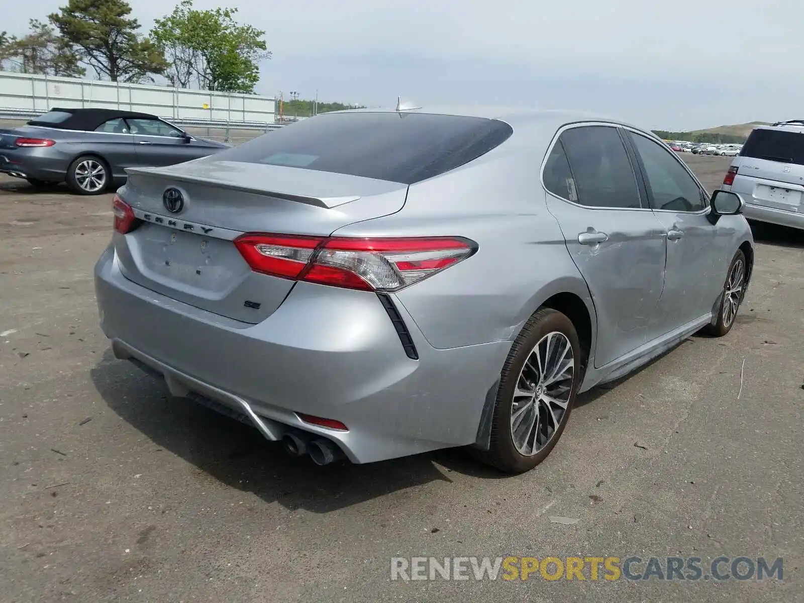 4 Photograph of a damaged car 4T1B21HK5KU944026 TOYOTA CAMRY 2019