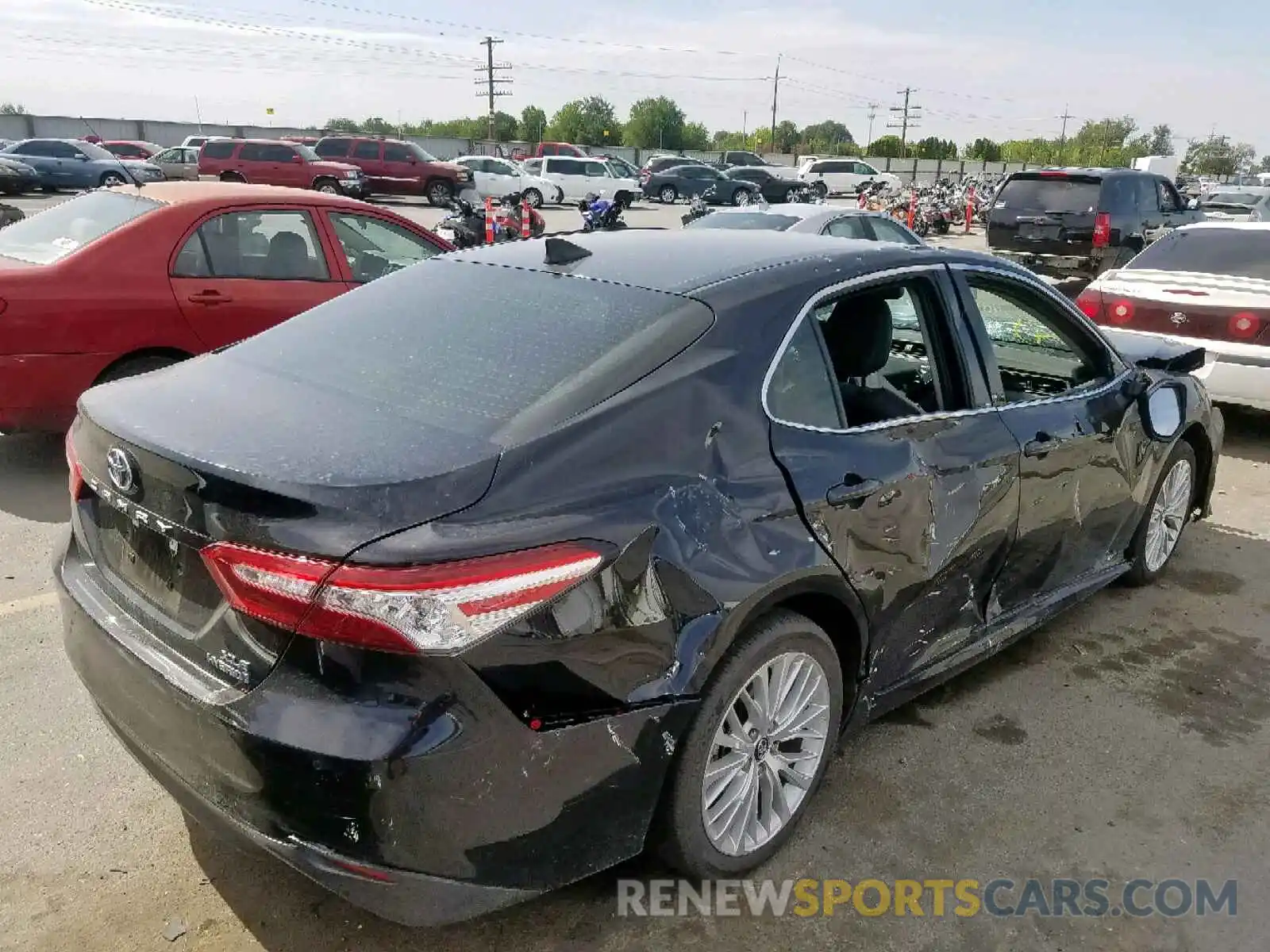 4 Photograph of a damaged car 4T1B21HK6KU010571 TOYOTA CAMRY 2019