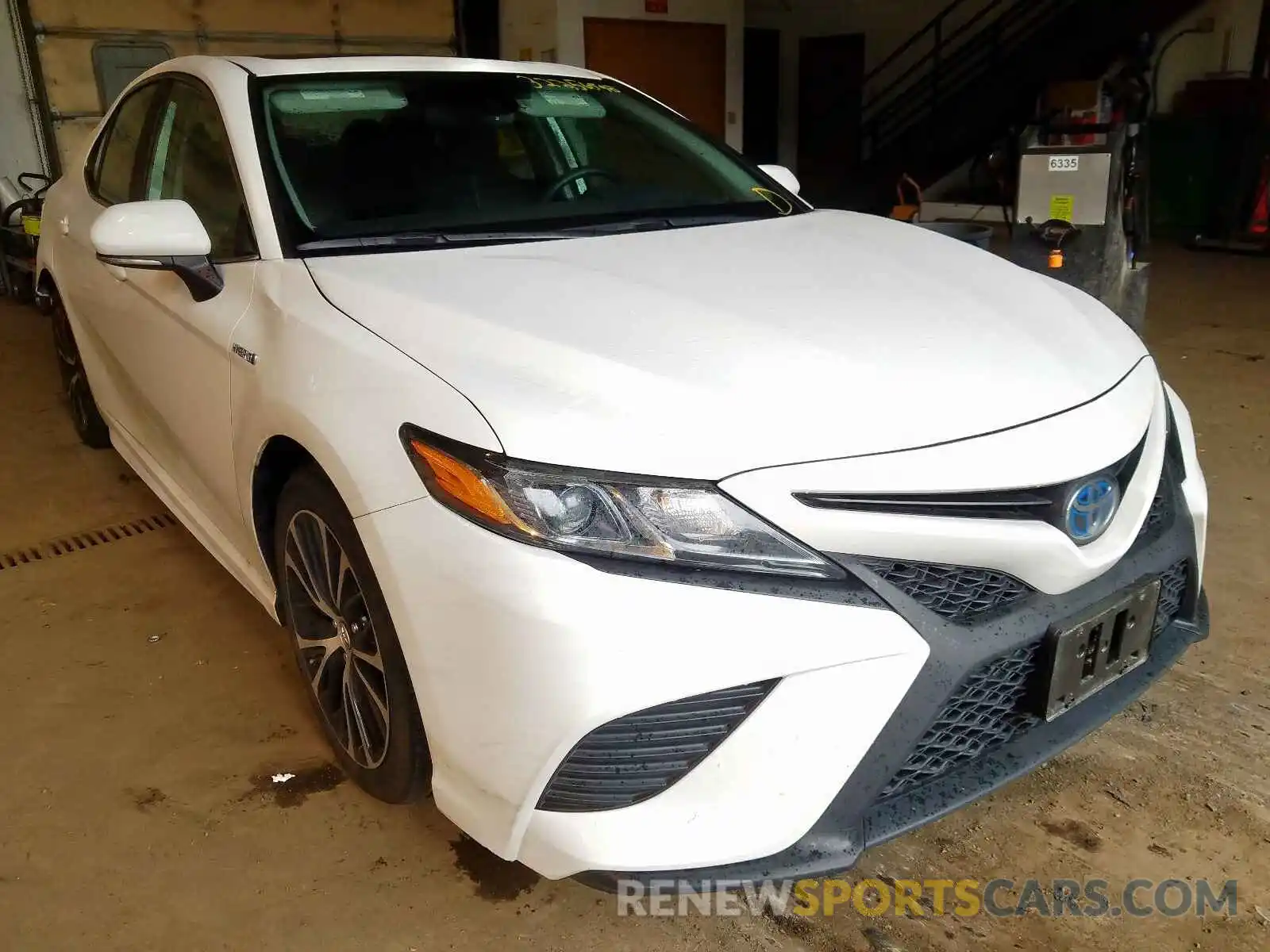 1 Photograph of a damaged car 4T1B21HK6KU012319 TOYOTA CAMRY 2019