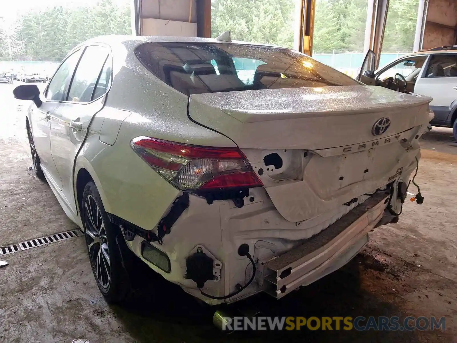 3 Photograph of a damaged car 4T1B21HK6KU012319 TOYOTA CAMRY 2019