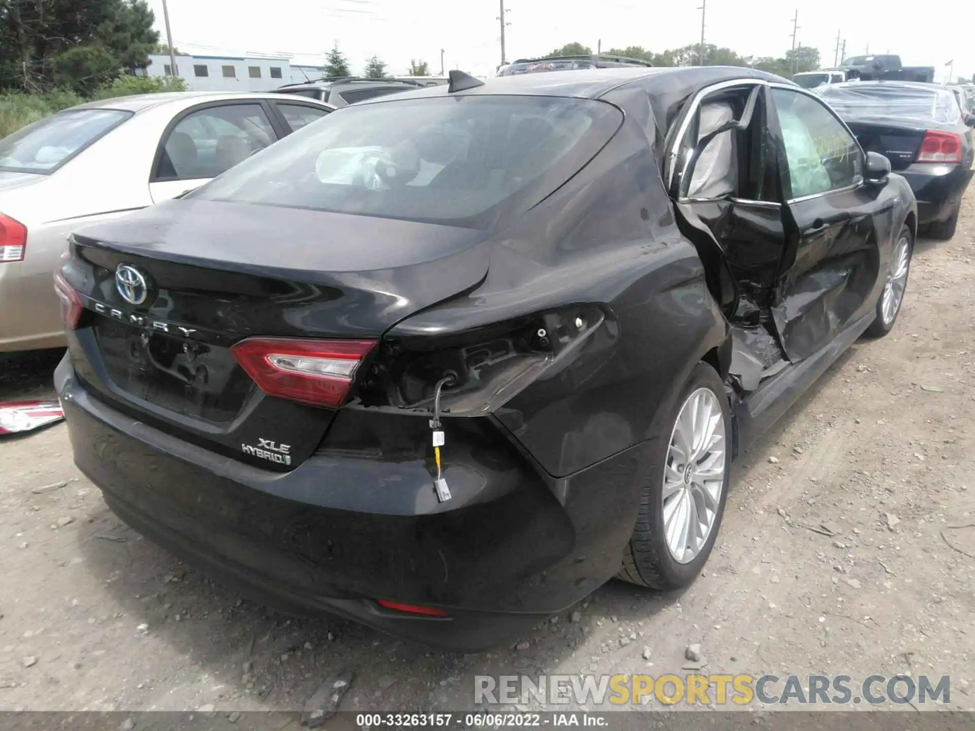 4 Photograph of a damaged car 4T1B21HK6KU014300 TOYOTA CAMRY 2019