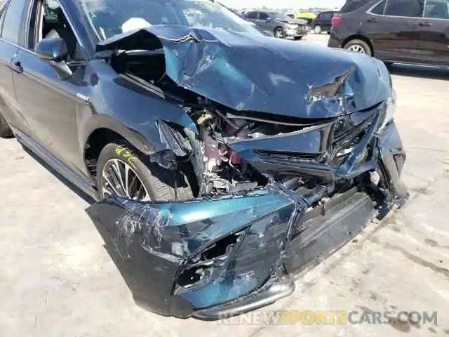 9 Photograph of a damaged car 4T1B21HK6KU014488 TOYOTA CAMRY 2019