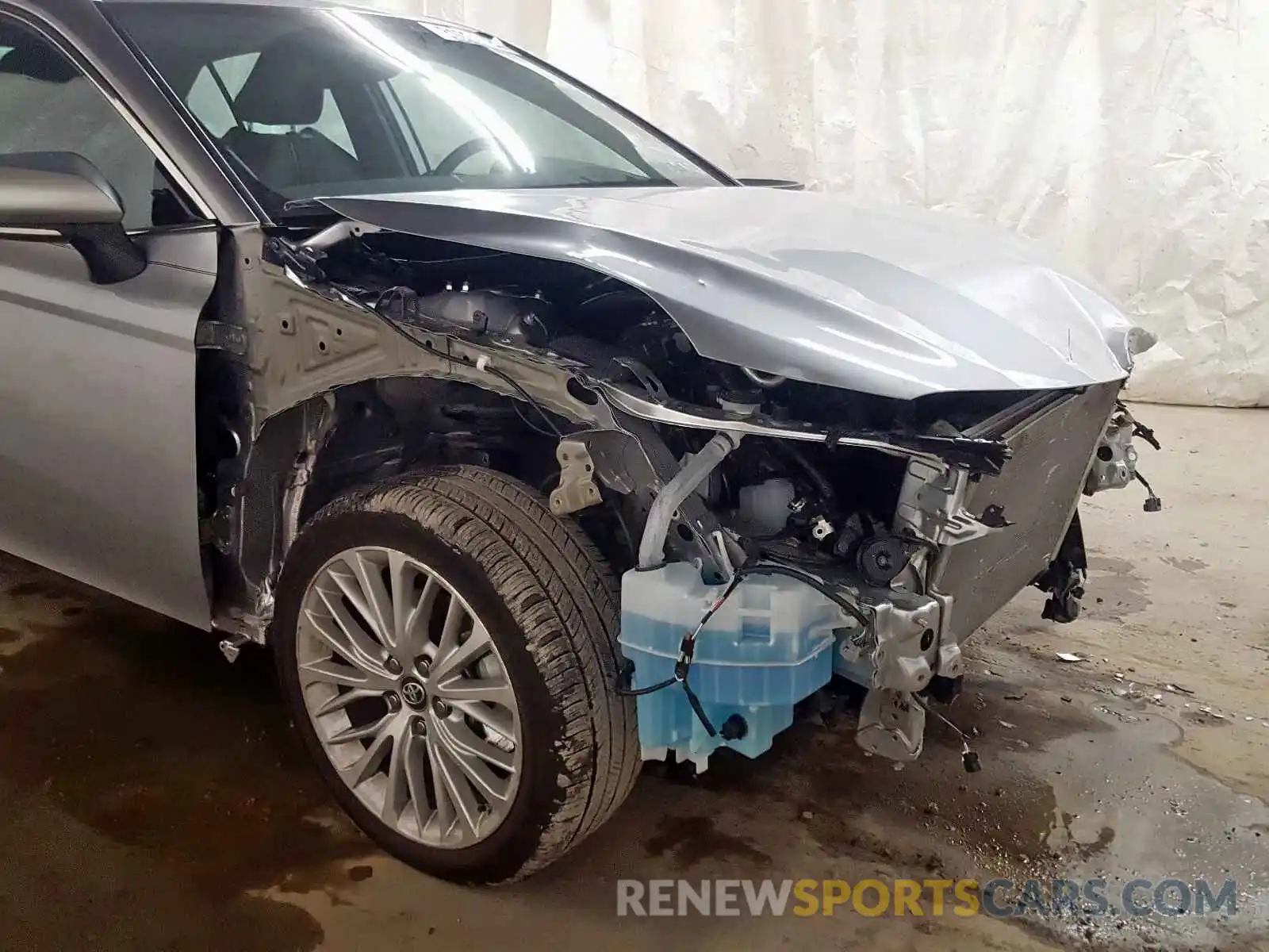 9 Photograph of a damaged car 4T1B21HK6KU513629 TOYOTA CAMRY 2019