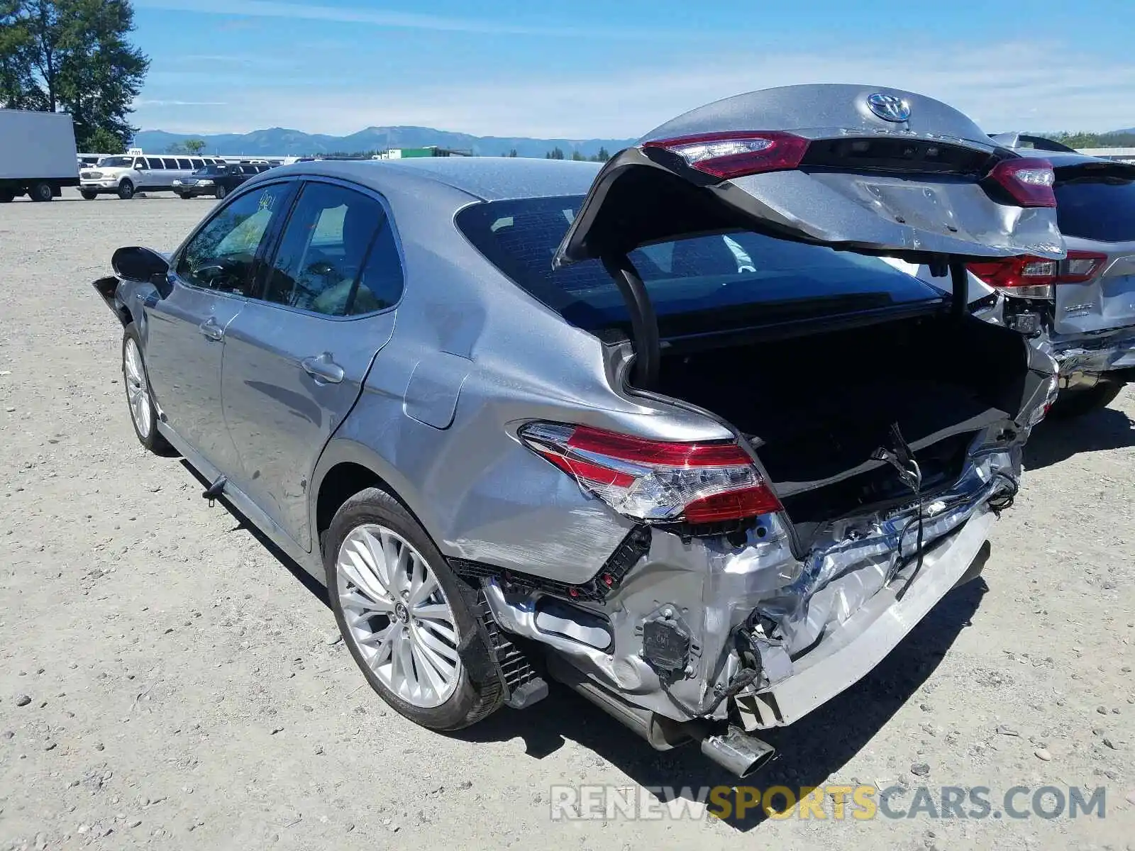 3 Photograph of a damaged car 4T1B21HK6KU515154 TOYOTA CAMRY 2019