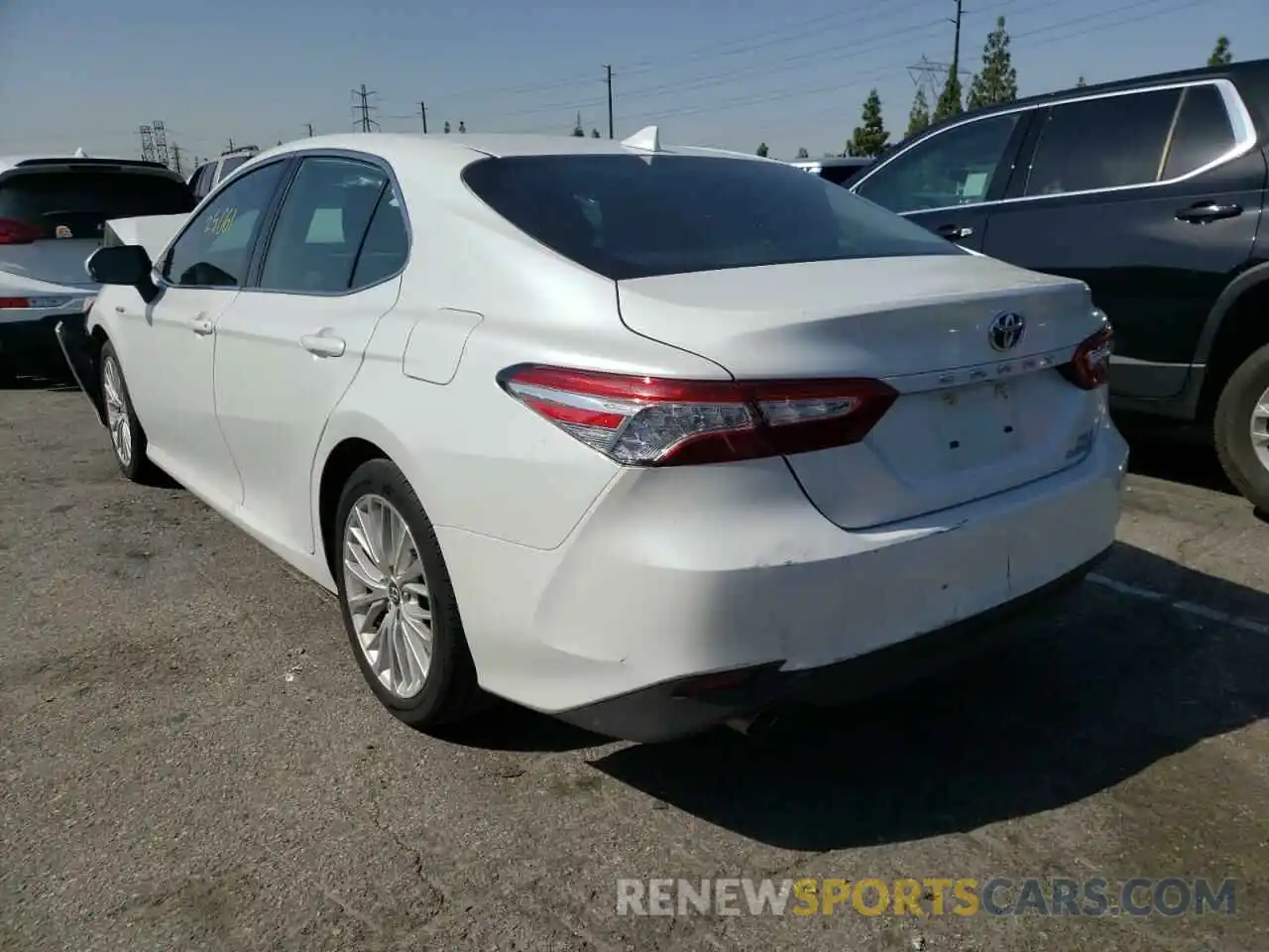 3 Photograph of a damaged car 4T1B21HK6KU515624 TOYOTA CAMRY 2019