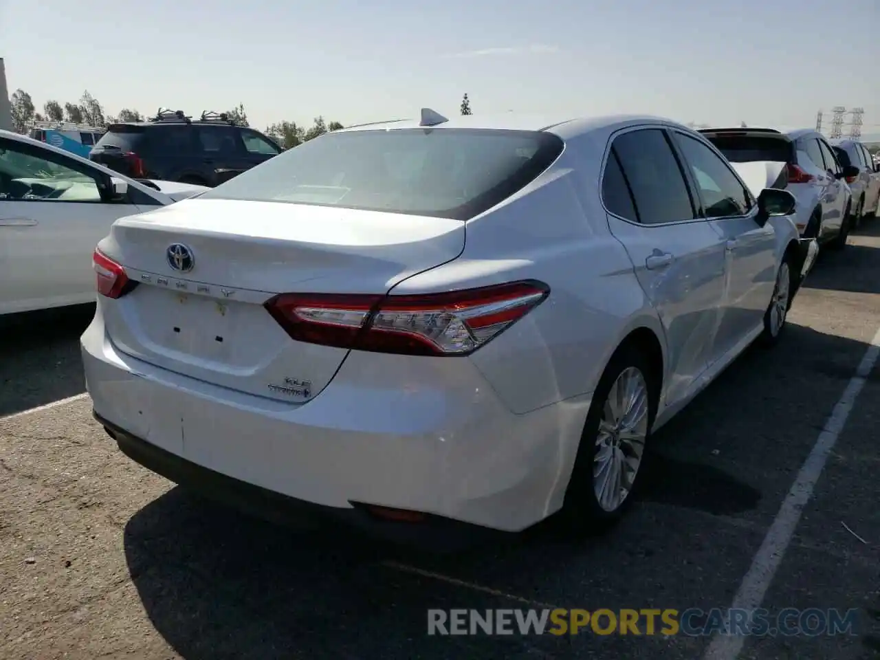 4 Photograph of a damaged car 4T1B21HK6KU515624 TOYOTA CAMRY 2019