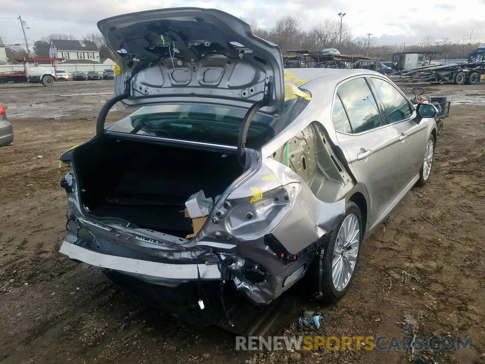 4 Photograph of a damaged car 4T1B21HK6KU516756 TOYOTA CAMRY 2019