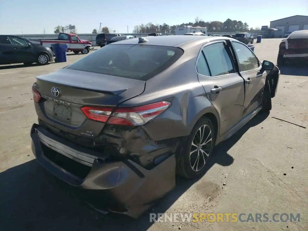 4 Photograph of a damaged car 4T1B21HK6KU517132 TOYOTA CAMRY 2019