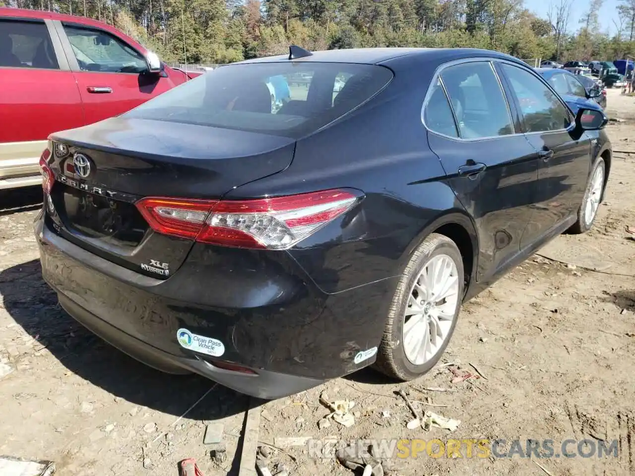 4 Photograph of a damaged car 4T1B21HK6KU518233 TOYOTA CAMRY 2019