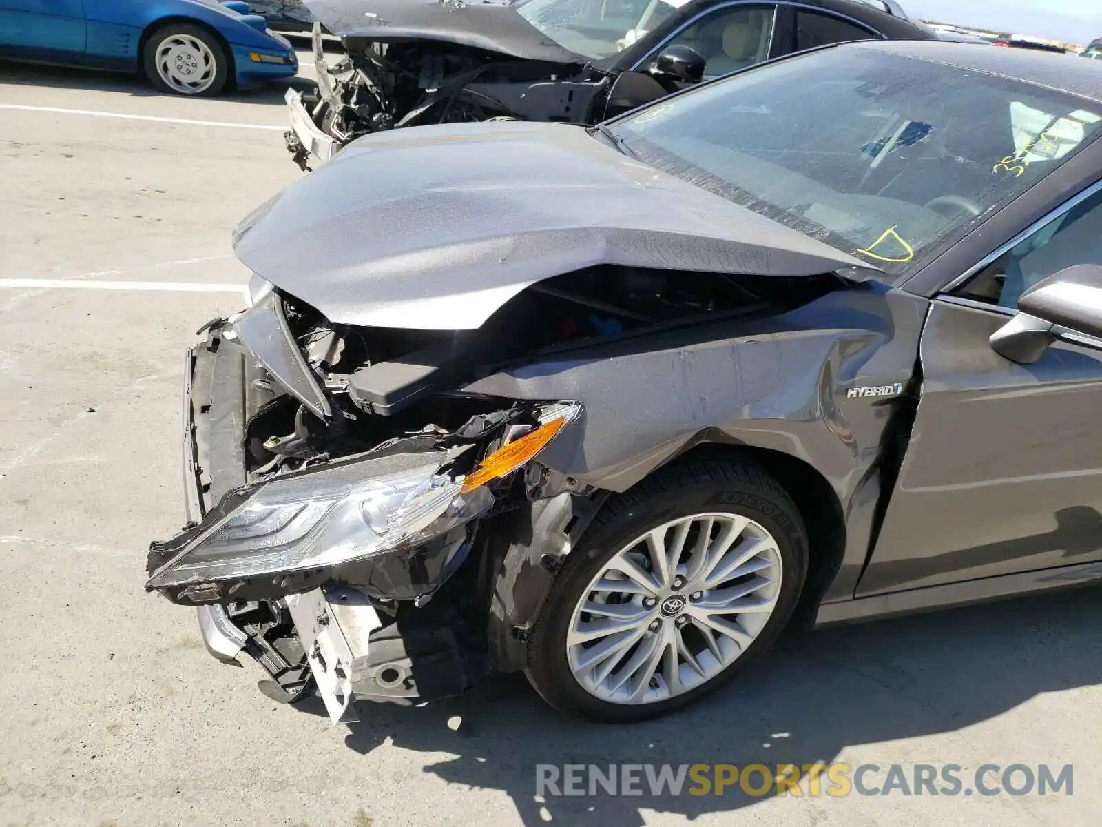 9 Photograph of a damaged car 4T1B21HK6KU518393 TOYOTA CAMRY 2019