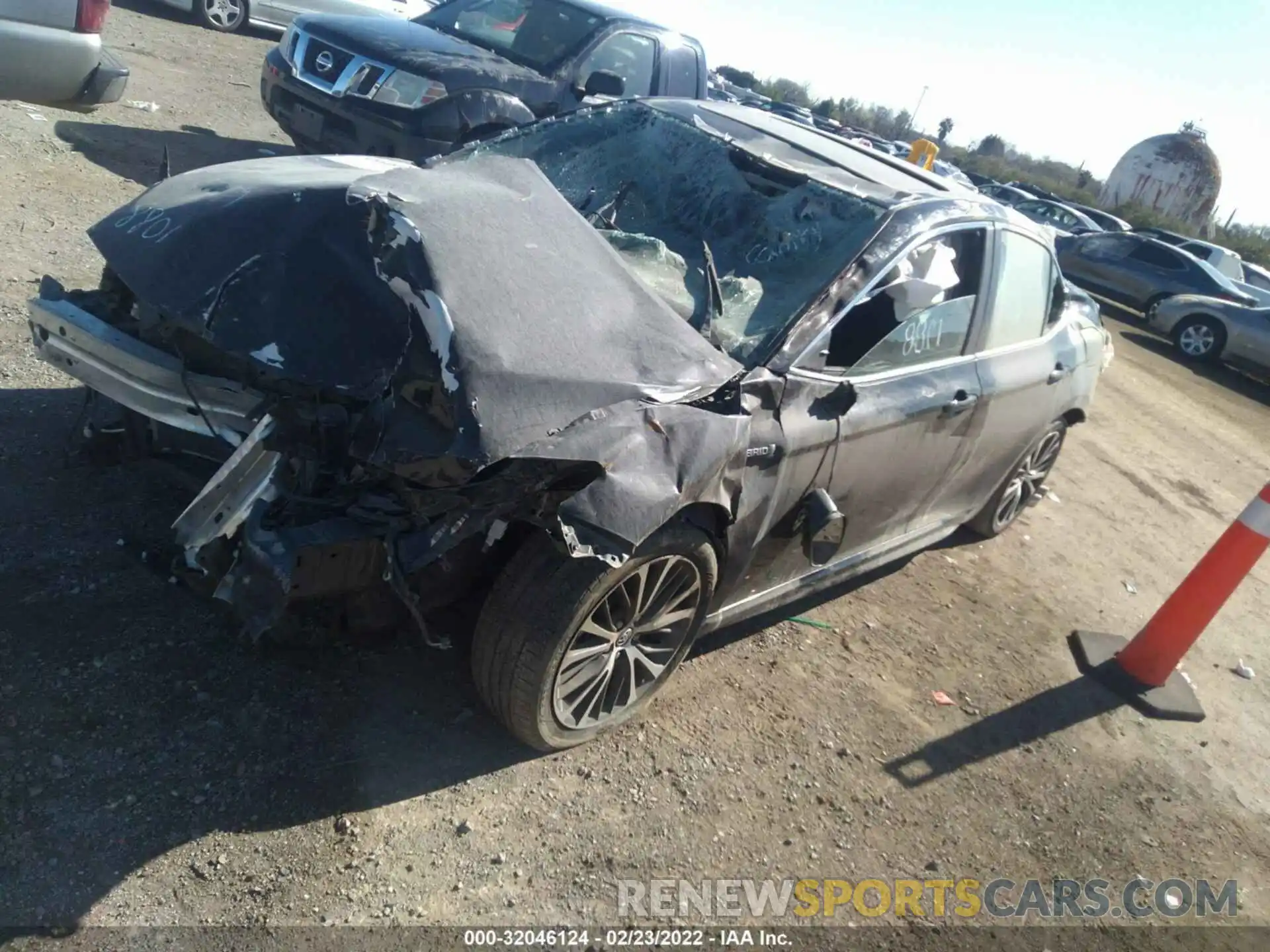 2 Photograph of a damaged car 4T1B21HK6KU518801 TOYOTA CAMRY 2019